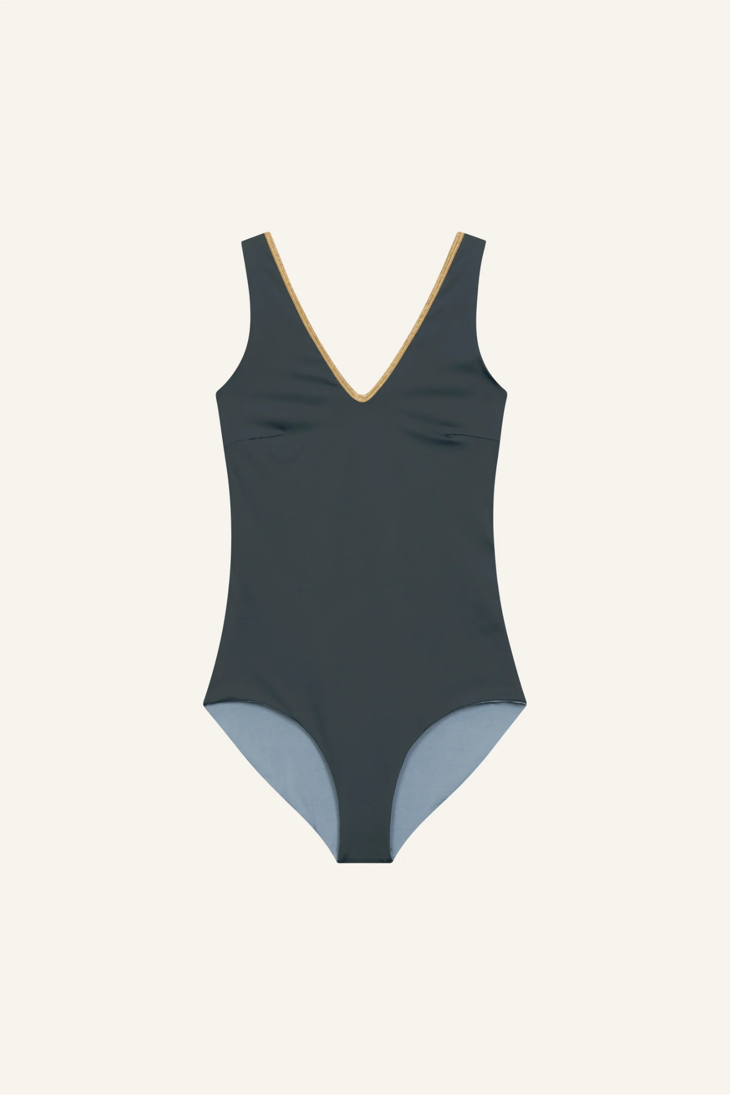 MYMARINI Badeanzug mit V-Ausschnitt und hohem Beinausschnitt in Dunkelgrün mit goldener Kante, vor hellem Hintergrund.#color_crystal-grey