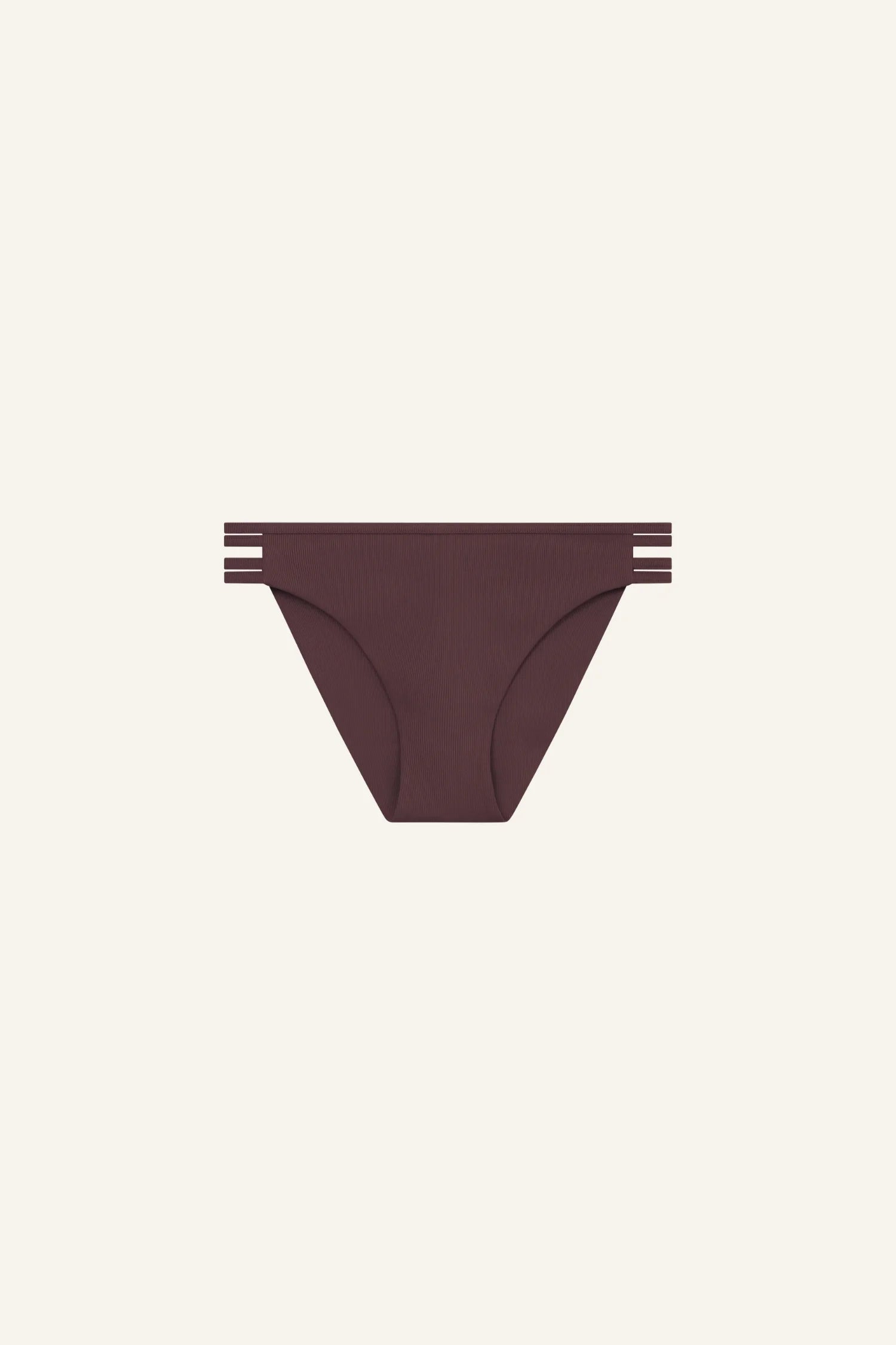 MYMARINI Bikinihose in Braun mit niedrigem Schnitt und seitlichen Streifen auf hellem Hintergrund.#color_chocolate