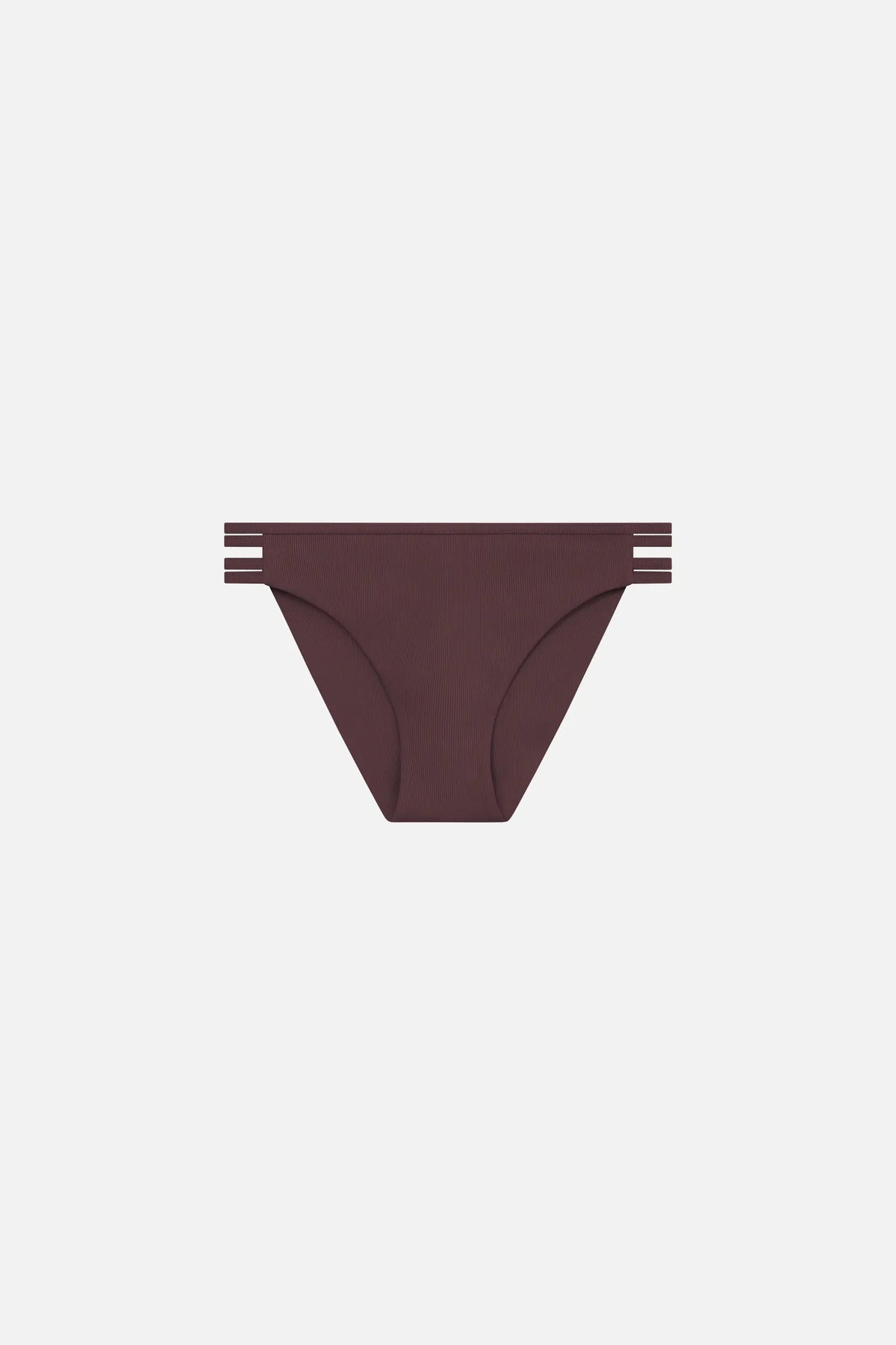MYMARINI Bikinihose in Braun mit niedrigem Schnitt und seitlichen Streifen auf hellem Hintergrund.#color_chocolate-ribbed