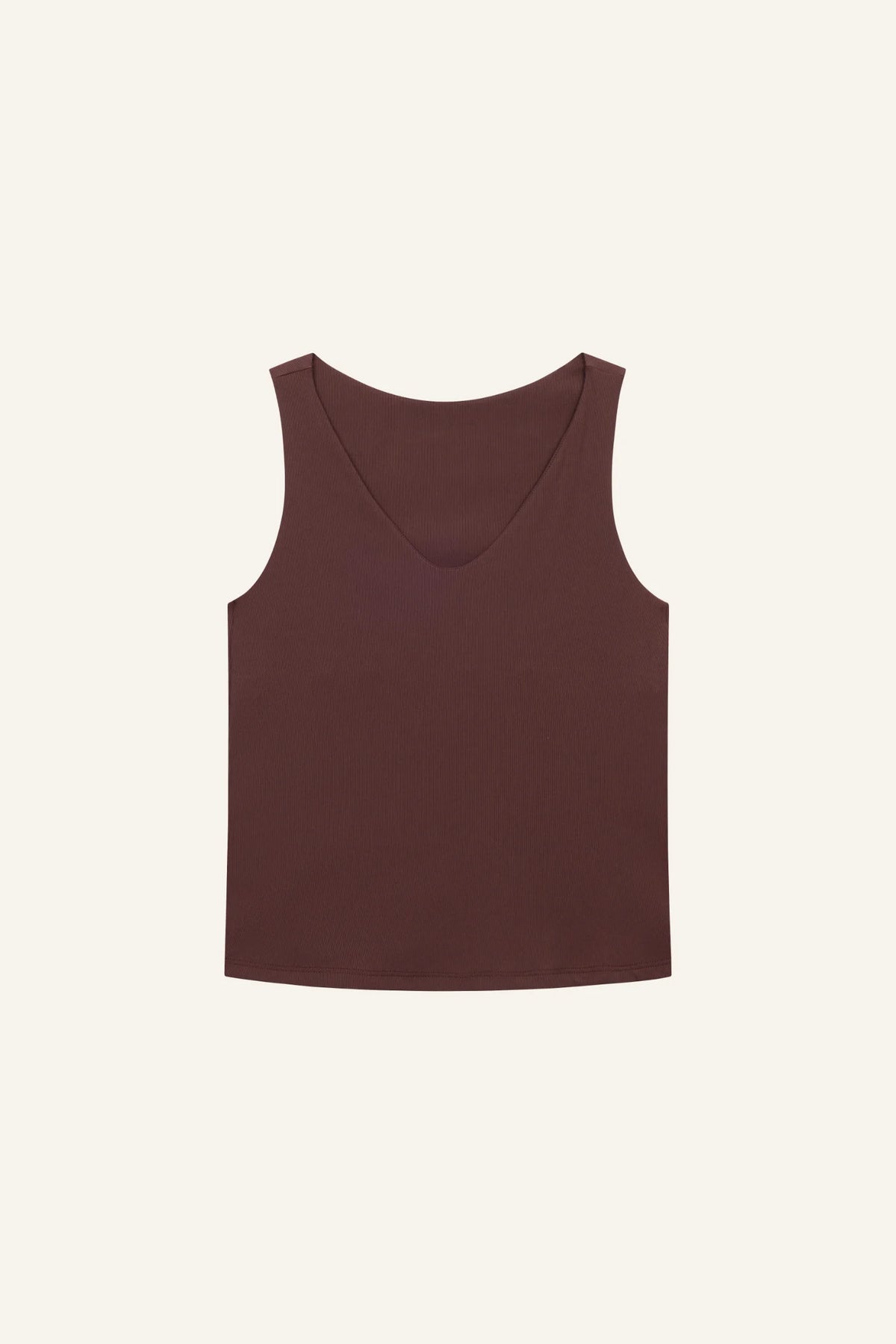 Ärmelloses MYMARINI-Top in Braun mit V-Ausschnitt, vor hellem Hintergrund.#color_chocolate-ribbed