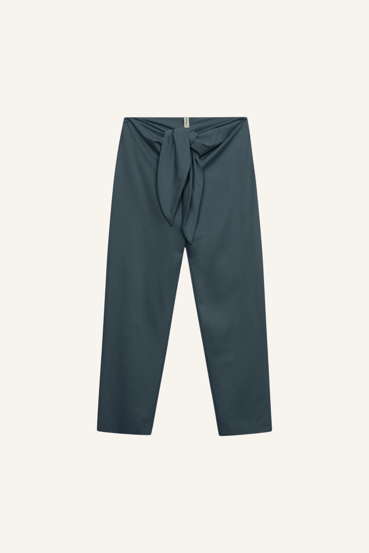 Dunkelblaue MYMARINI-Hose mit hohem Bund und Bindegürtel, vor hellem Hintergrund.#color_grey
