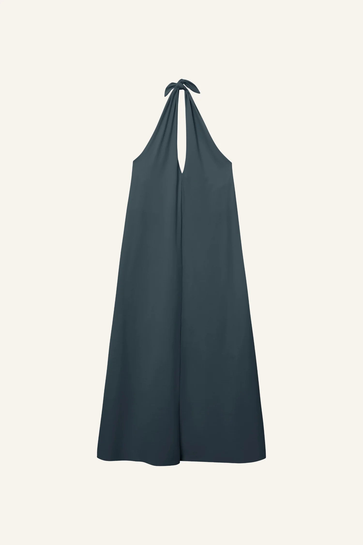 Elegantes, dunkelblaues MYMARINI Neckholder-Kleid mit Schleife am Nacken, vor hellem Hintergrund.#color_grey