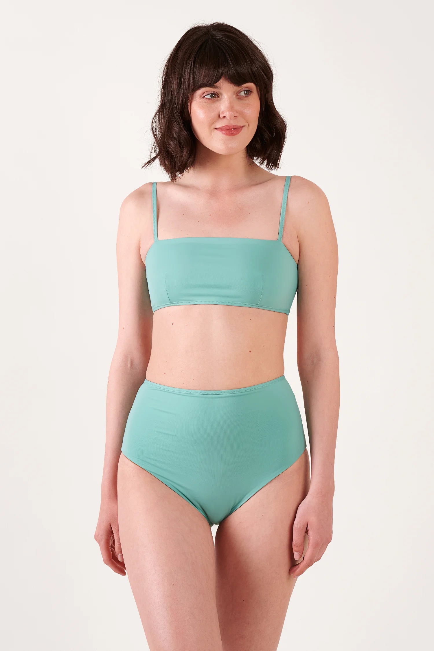 MYMARINI Bikinioberteil mit Spaghettiträgern und geradem Ausschnitt; dazu hohe Bikinihose, mintgrün.#color_oak-eucalyptus