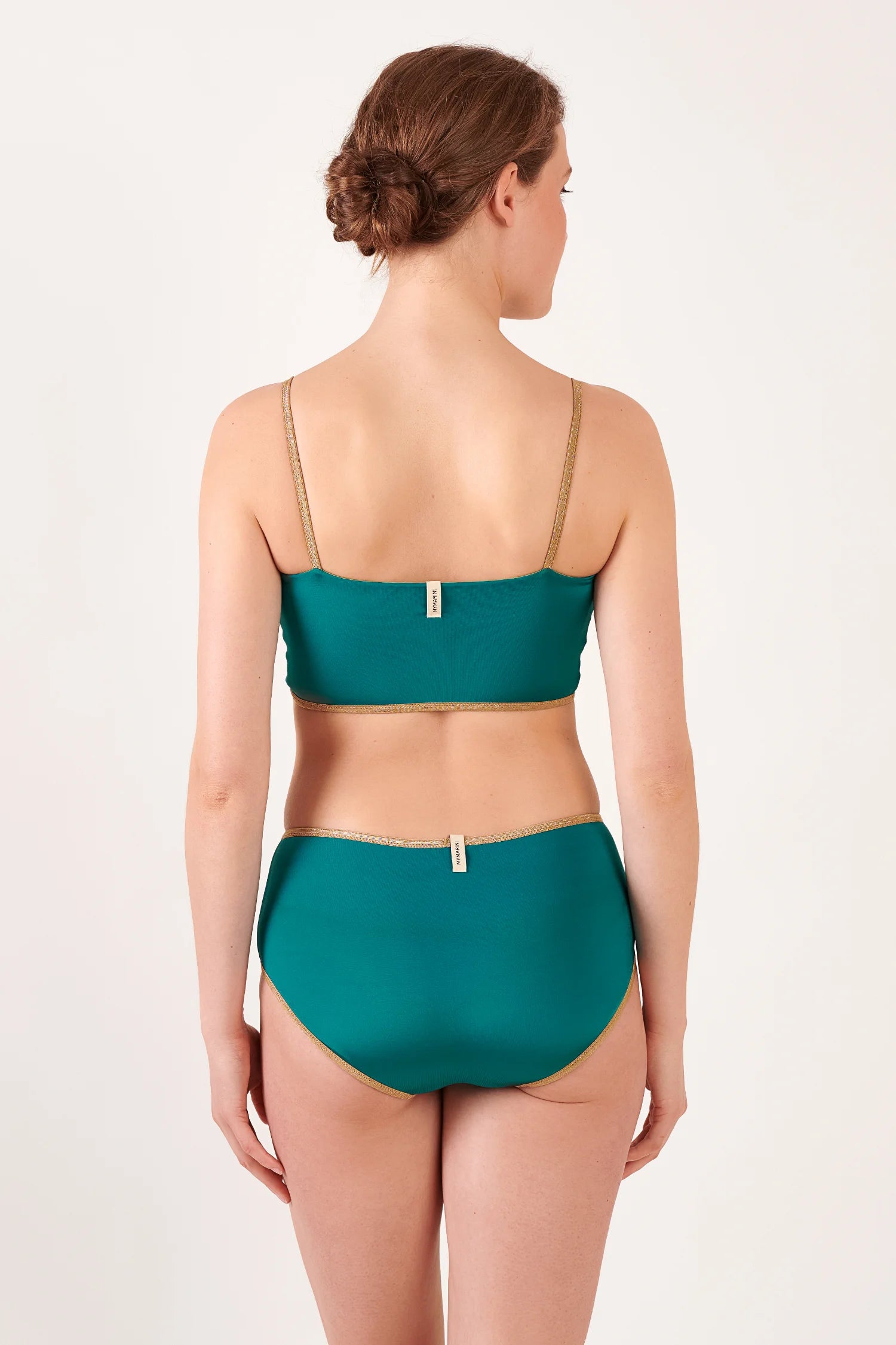 MYMARINI Bikini: Teal zwei-teilig, Oberteil mit Spaghettiträgern, Hose Mid rise, goldene Bordüre, Etikett hinten am Rücken.#color_pine-basil
