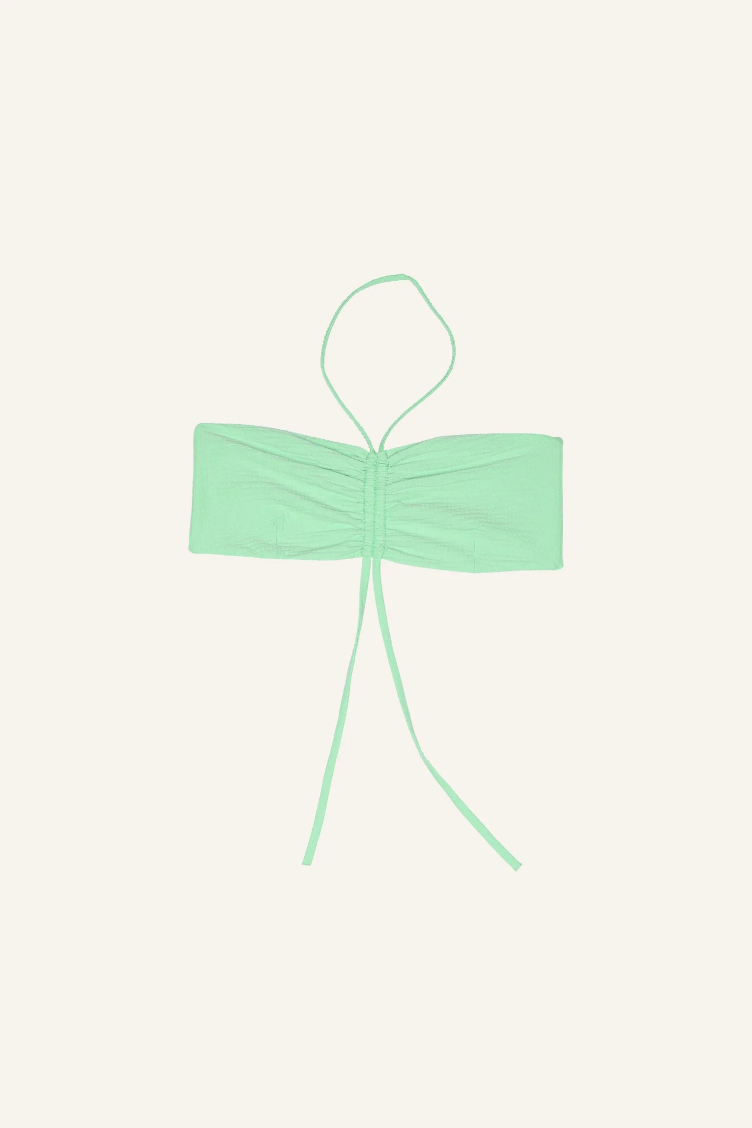 Mintgrünes MYMARINI Bikinitop mit Bandeau-Schnitt und Neckholder-Trägern vor hellem Hintergrund.#color_lagoon-seaweed