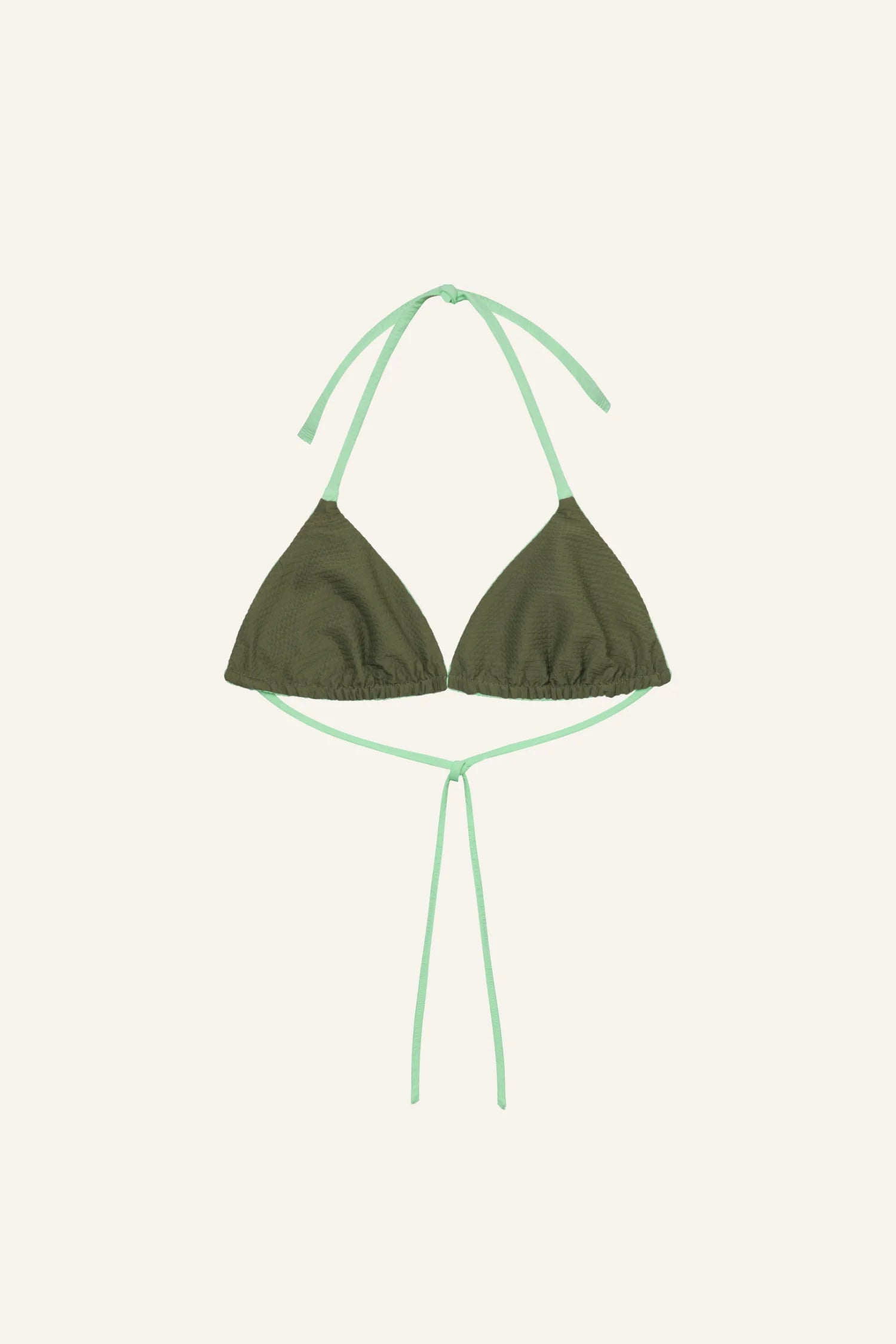 MYMARINI Bikinitop in Olivgrün mit Neckholder und schmalen Trägern vor hellem Hintergrund.#color_lagoon-seaweed