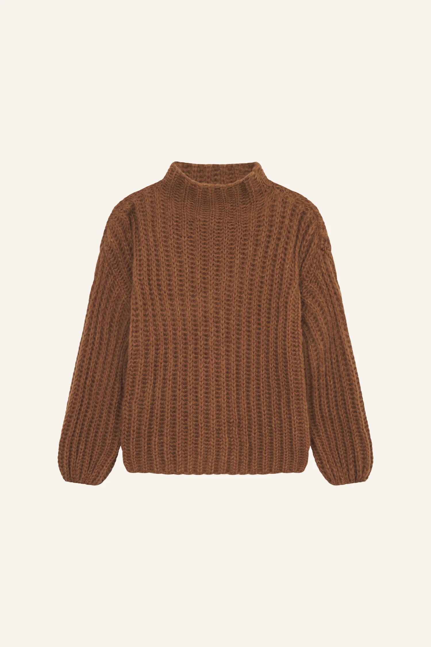 Brauner Strickpullover mit Rollkragen von MYMARINI, langärmlig und grob gestrickt.#color_camel