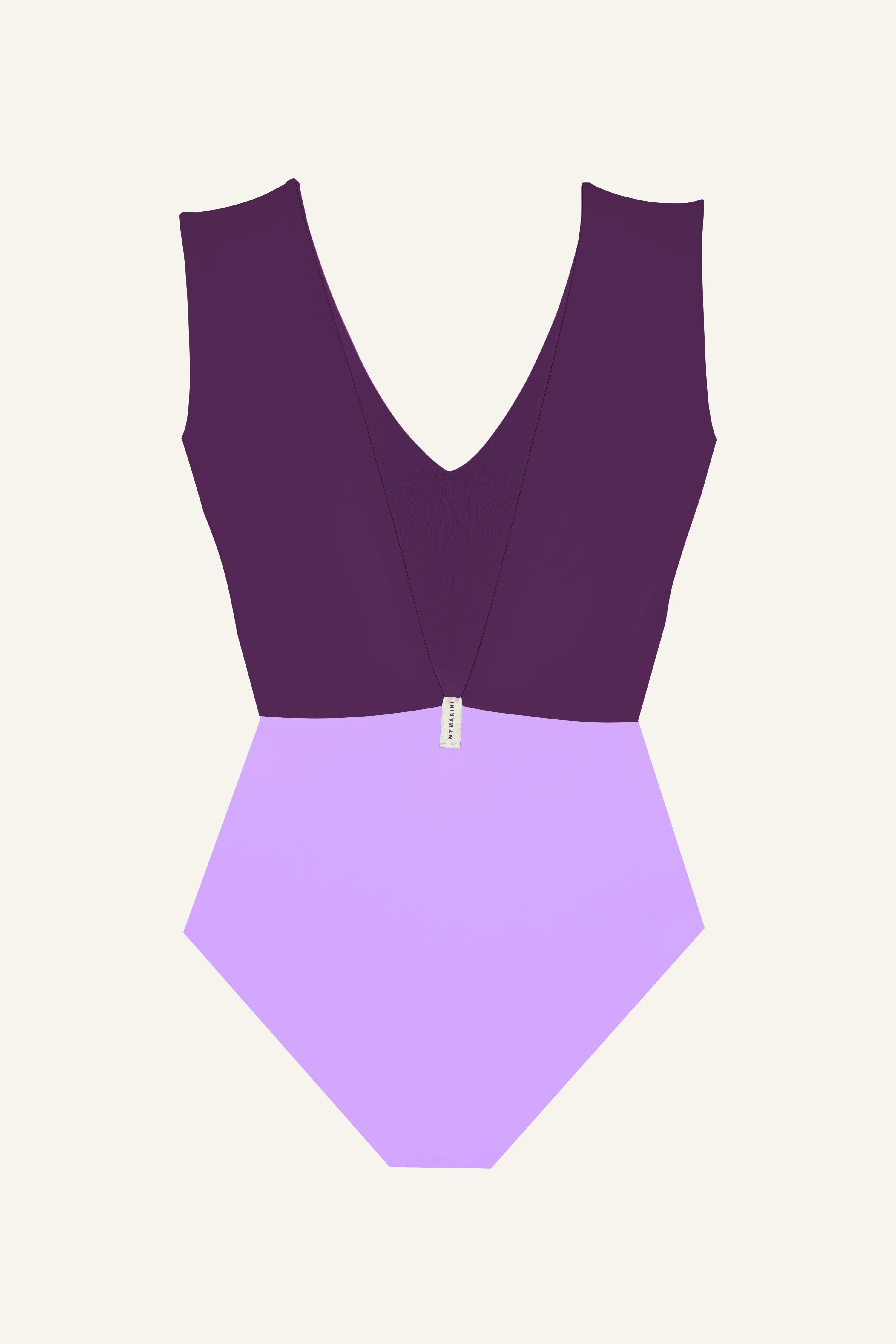 Lila MYMARINI Badeanzug mit V-Ausschnitt und hohem Beinausschnitt auf hellem Hintergrund.#color_lavender-plum