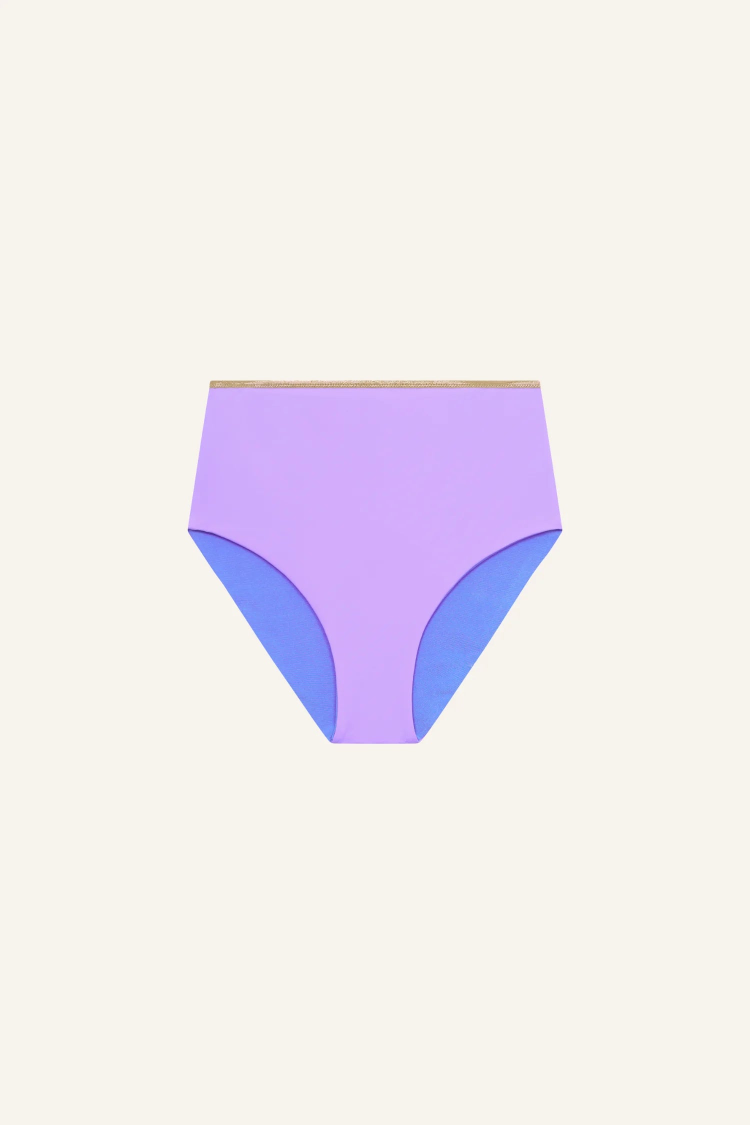 MYMARINI Bikinihose in Lila mit blauen Innenseiten, High-Waist-Schnitt, goldener Bund, vorderseitig sichtbar.#color_lapis-lavender