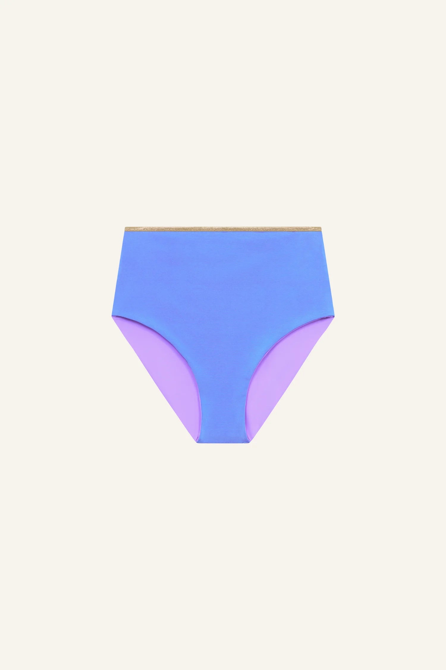 MYMARINI Bikinihose, High waist, blau mit violettem Innenmaterial, goldene Bundkante, Vorderansicht.#color_lapis-lavender