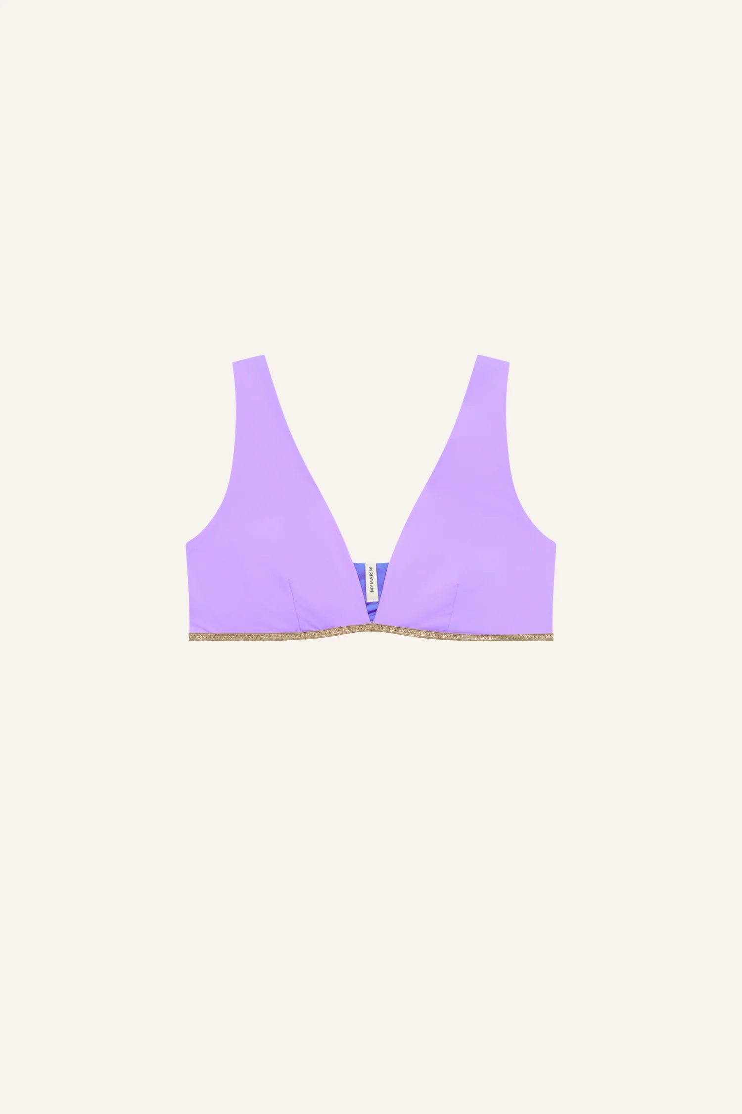 MYMARINI Bikinioberteil, Lavendel, V-Ausschnitt, breite Träger, goldfarbene Kante am Saum, sichtbares Markenetikett.#color_lapis-lavender