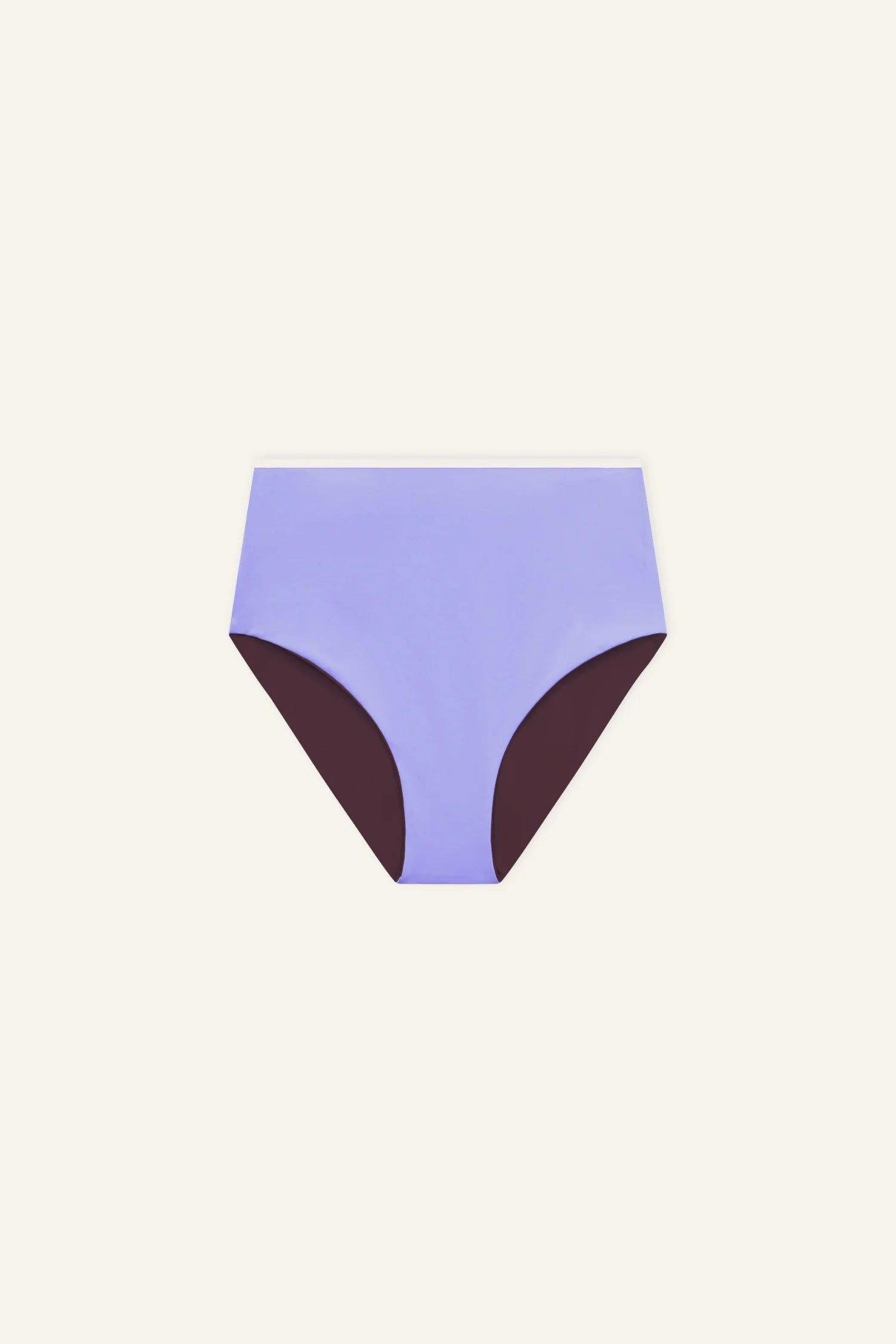 MYMARINI Bikinihose in violett, Hoher Bund (High waist); sichtbare dunkelbraune Innenseiten an den Beinausschnitten.#color_chocolate-lilac