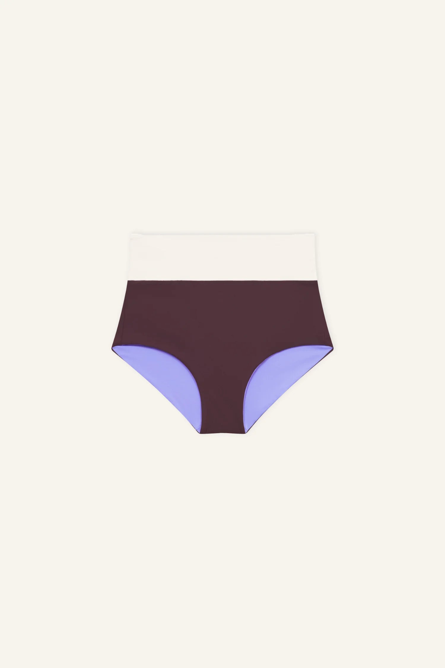 MYMARINI Bikinihose, Hochgeschnitten, Weißer Bund, Dunkelrot mit lavendelblauen Beinausschnitten.#color_chocolate-lilac