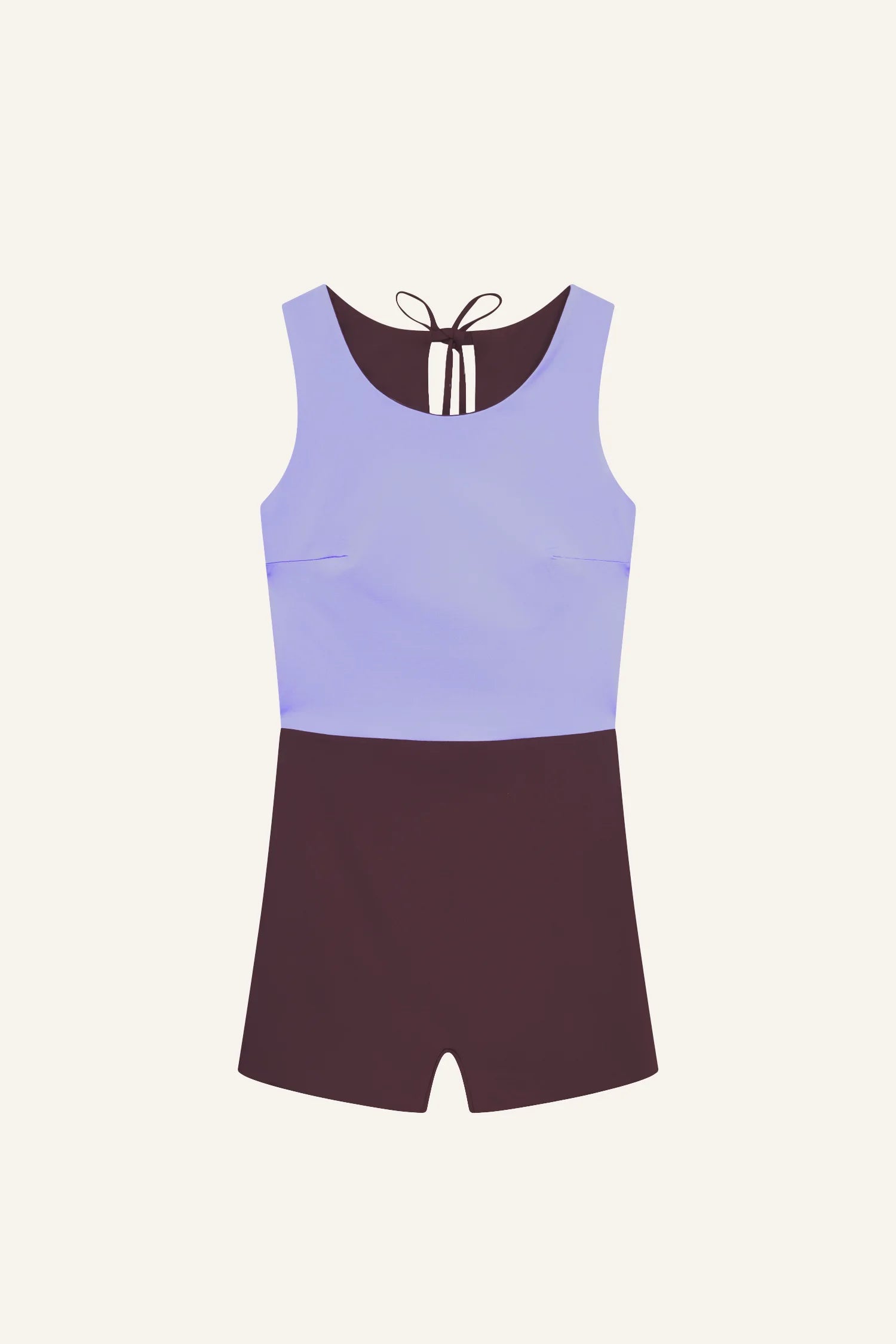 MYMARINI One-Piece Badeanzug in Farbblock-Design (lila Oberteil, dunkelrotes Unterteil) mit breiten Trägern und Rückenbindung.#color_chocolate-lilac