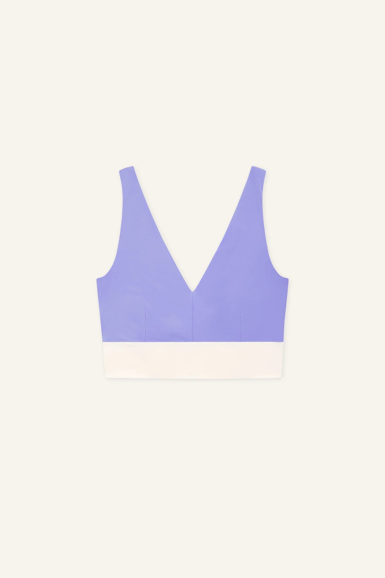 MYMARINI Bikini-Top in Lavendel mit weißer Unterkante, V-Ausschnitt, breite Träger.#color_chocolate-lilac