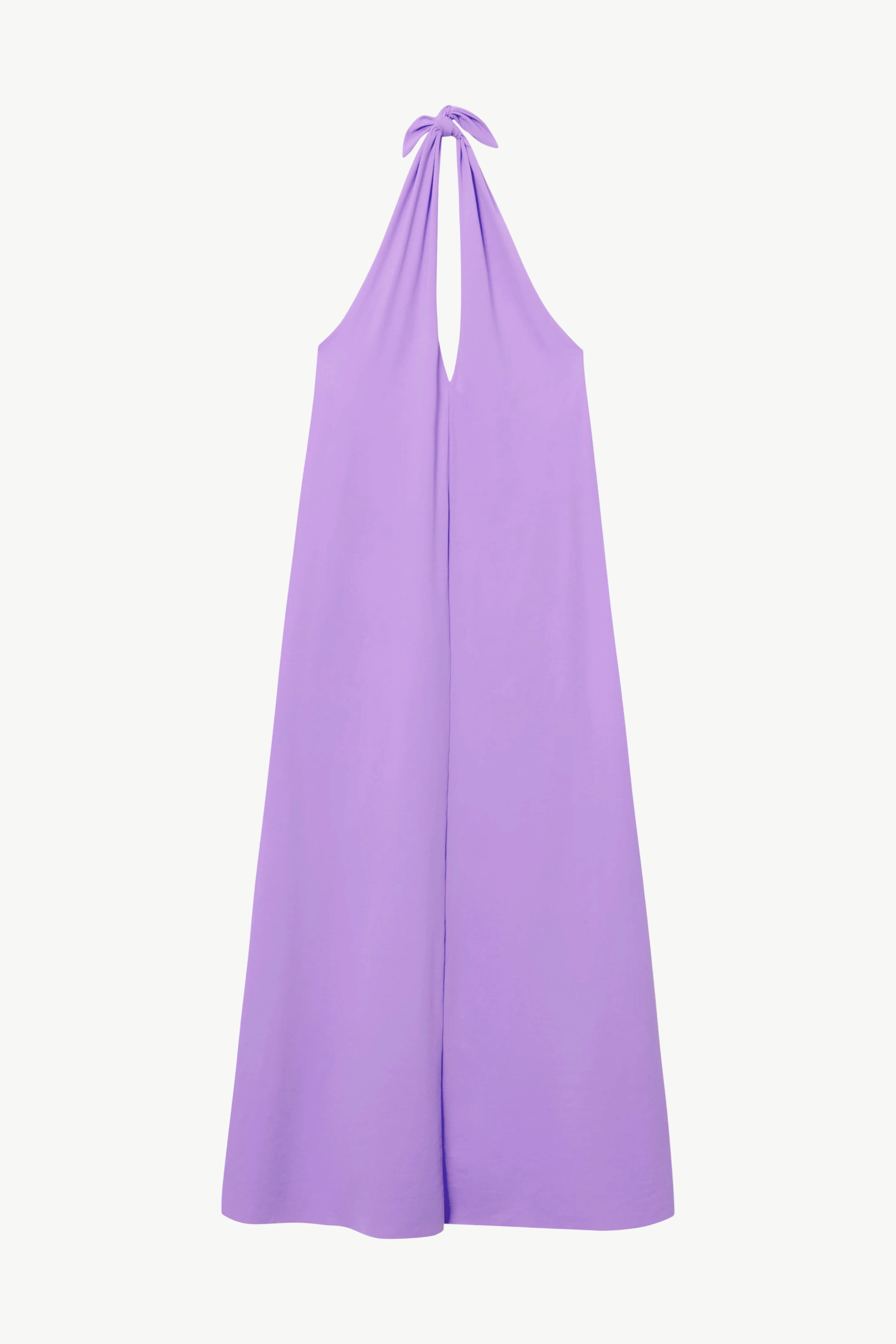 Lila Neckholder-Kleid von MYMARINI mit tiefem Rückenausschnitt, vor weißem Hintergrund.#color_lavender