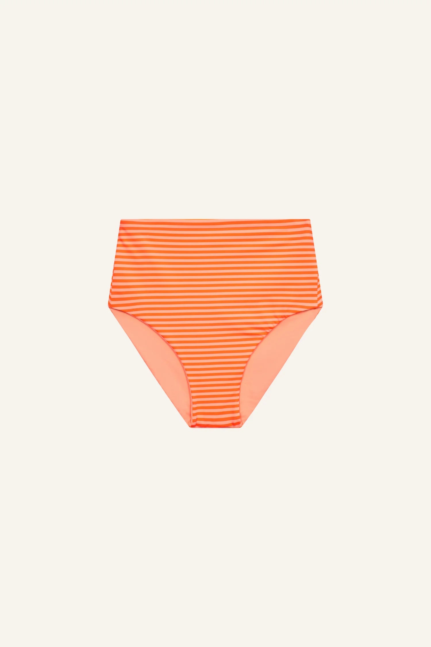 MYMARINI Bikinihose mit orangefarbenen Streifen, High waist Schnitt, auf hellem Hintergrund.#color_melon-striped