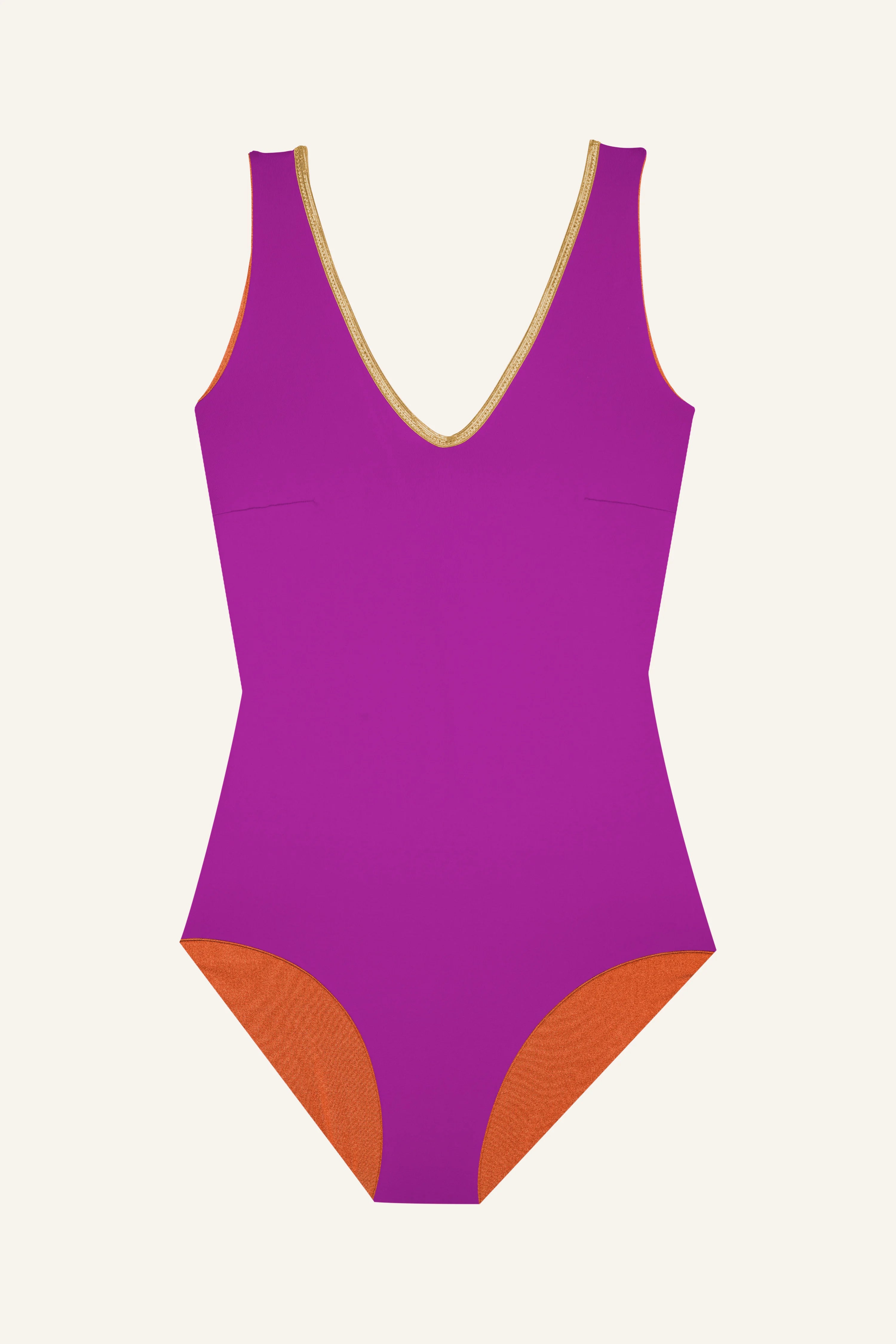 Lila MYMARINI Badeanzug mit V-Ausschnitt und tiefem Beinausschnitt auf hellem Hintergrund.#color_papaya-cassis