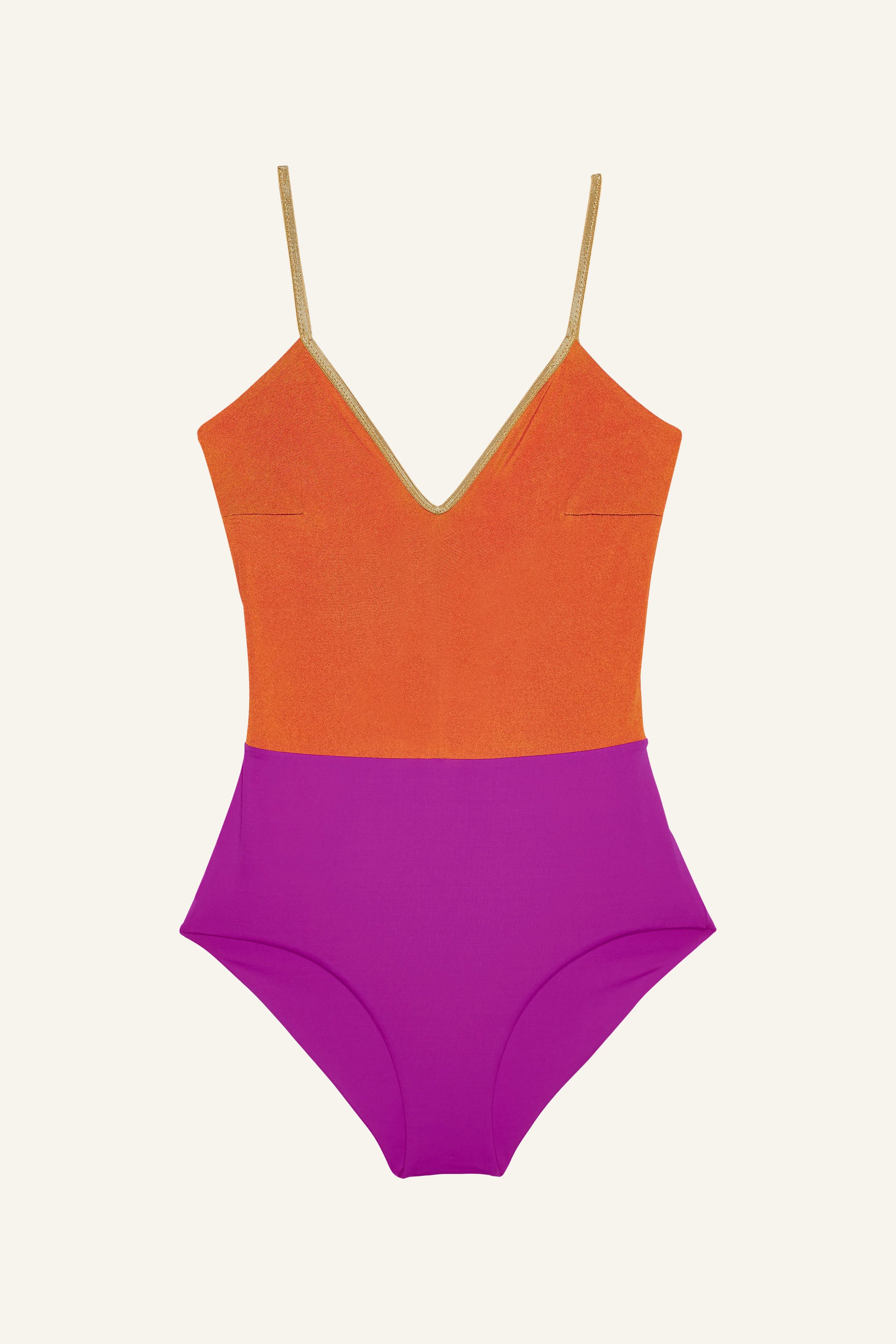 MYMARINI Badeanzug mit V-Ausschnitt, Spaghettiträgern, in Orange und Lila auf hellem Hintergrund.#color_papaya-cassis