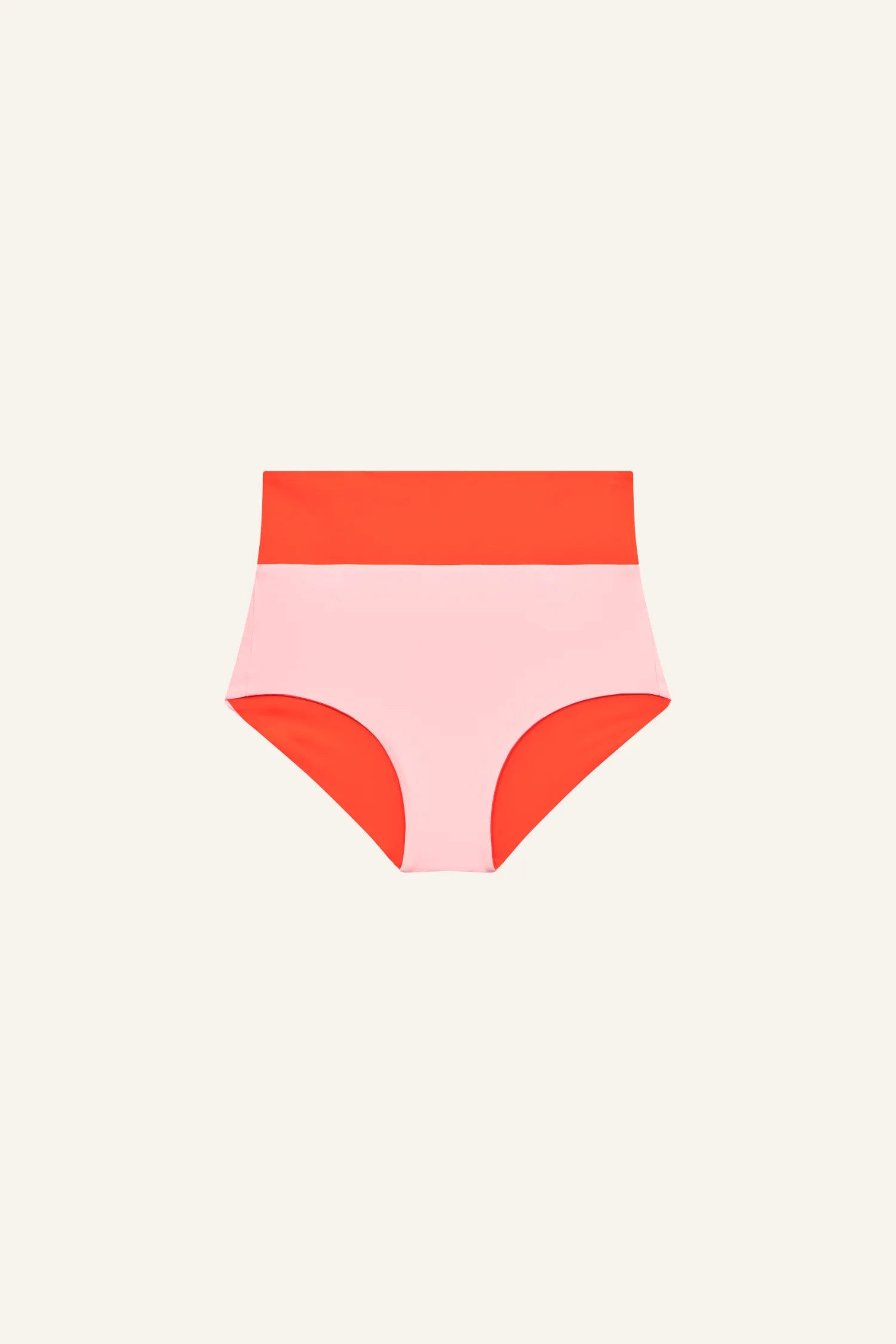 MYMARINI Bikinihose, High waist, Farbblock in Orange oben und Rosa unten, vor hellem Hintergrund.#color_poppy-macaron