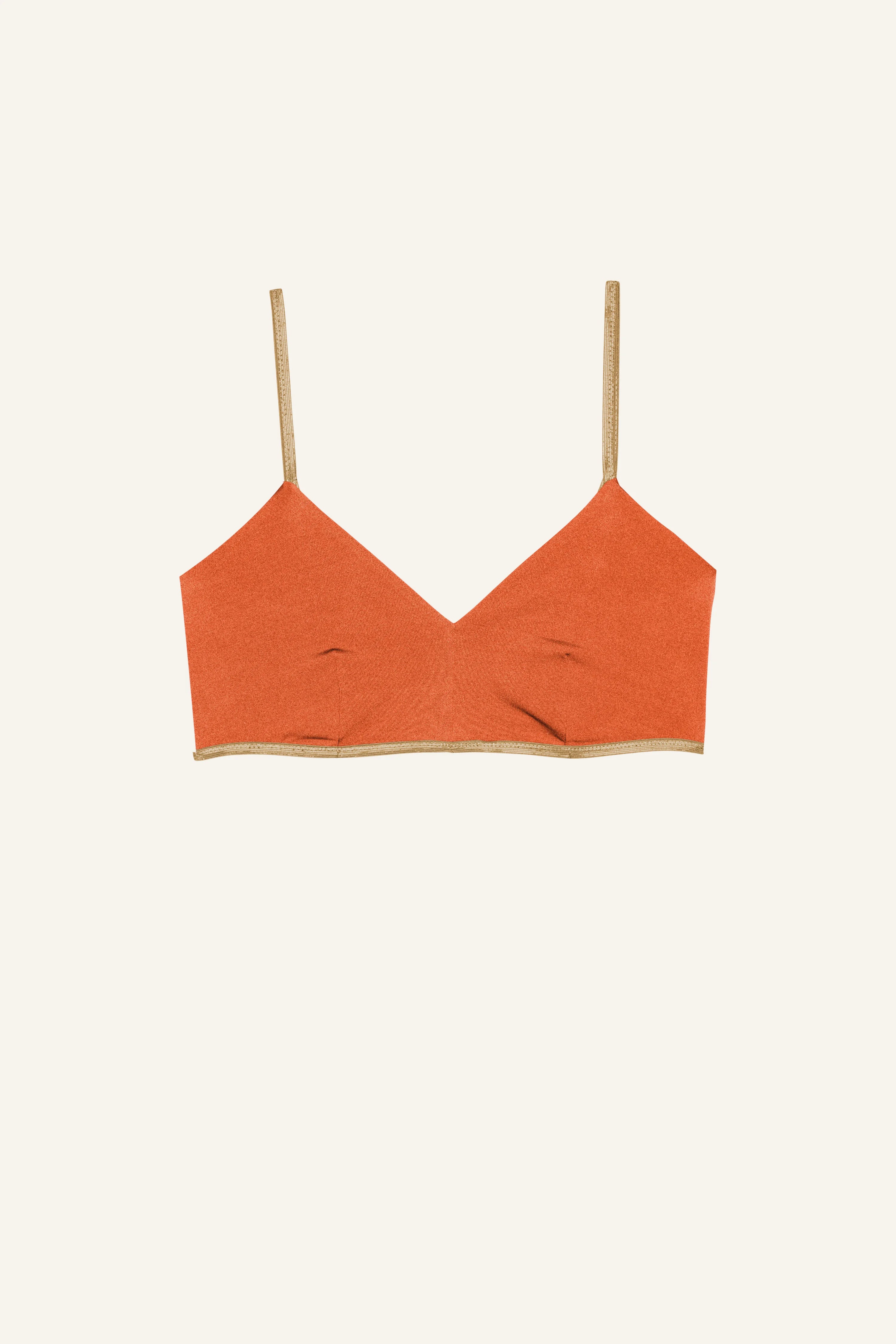 MYMARINI Bikinitop in Orange mit V-Ausschnitt und Spaghettiträgern auf hellem Hintergrund.#color_papaya-cassis