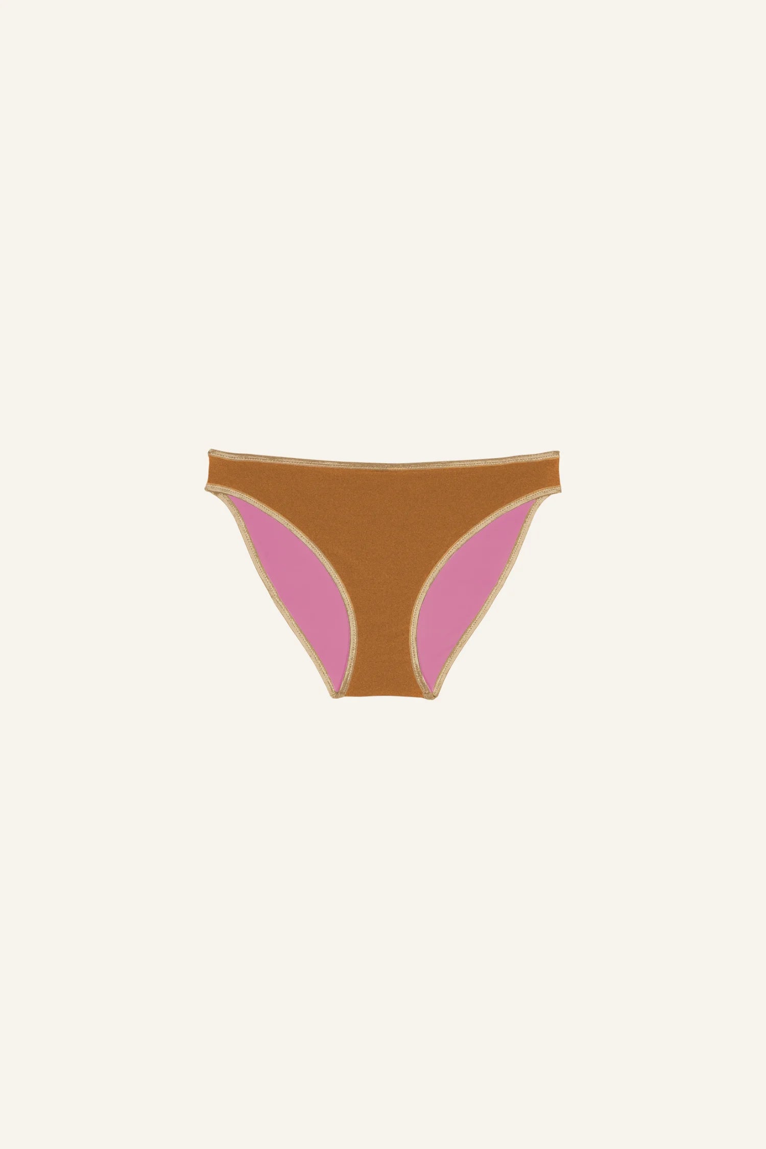 MYMARINI Bikinihose in Braun mit rosa Einsätzen, Mid rise Schnitt, auf hellem Hintergrund.#color_bronze-orchid