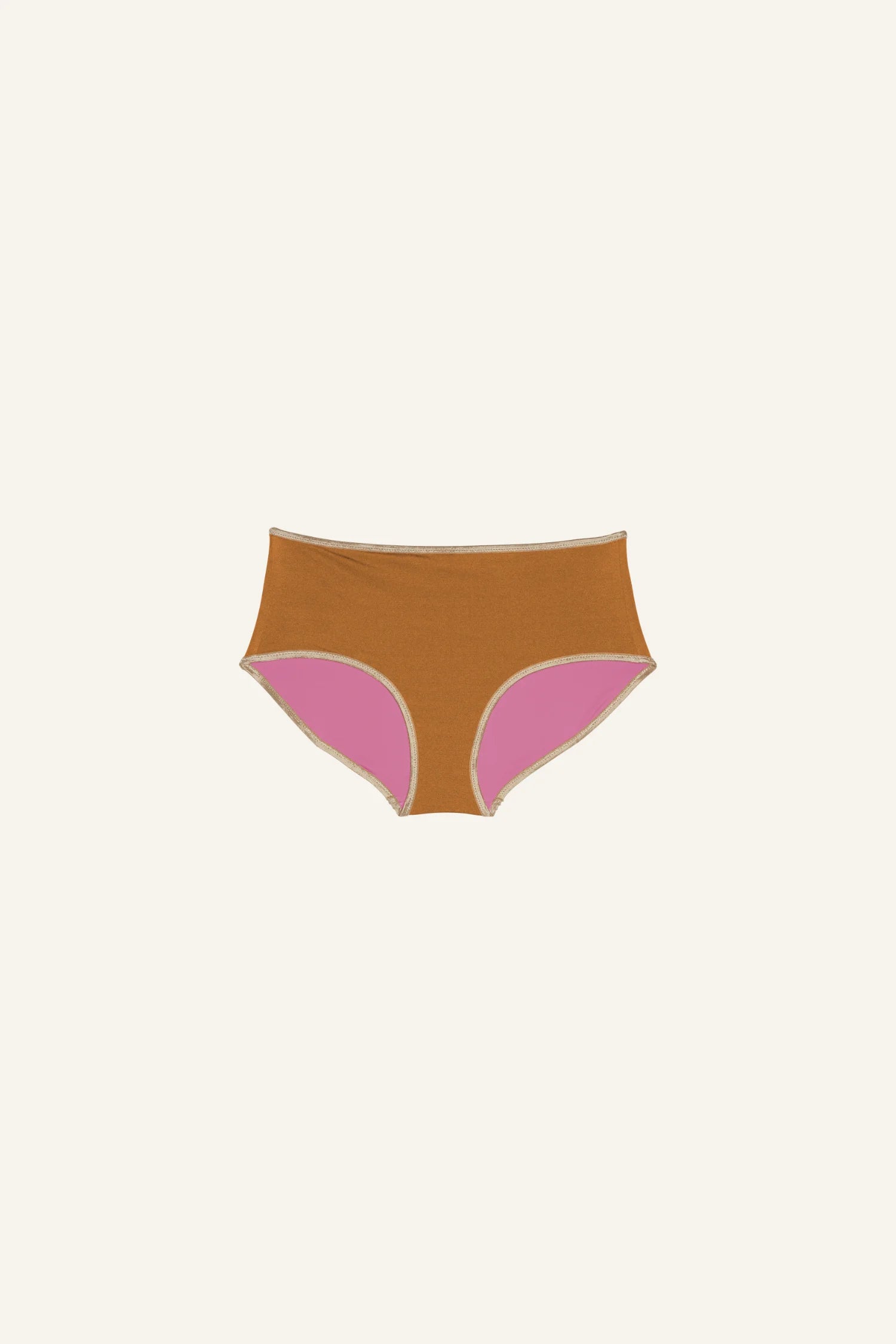 MYMARINI Bikinihose in Braun mit rosa Einsätzen, Mid rise Schnitt, auf hellem Hintergrund.#color_bronze-orchid