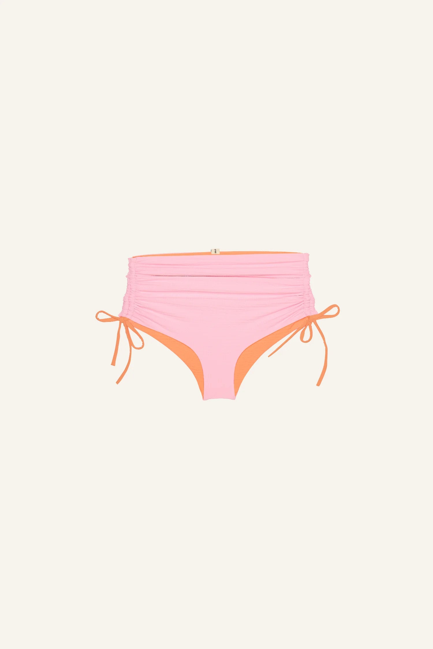 MYMARINI Bikinihose in Rosa und Orange, High waist, mit seitlichen Bändern auf hellem Hintergrund.#color_marshmallow-peach