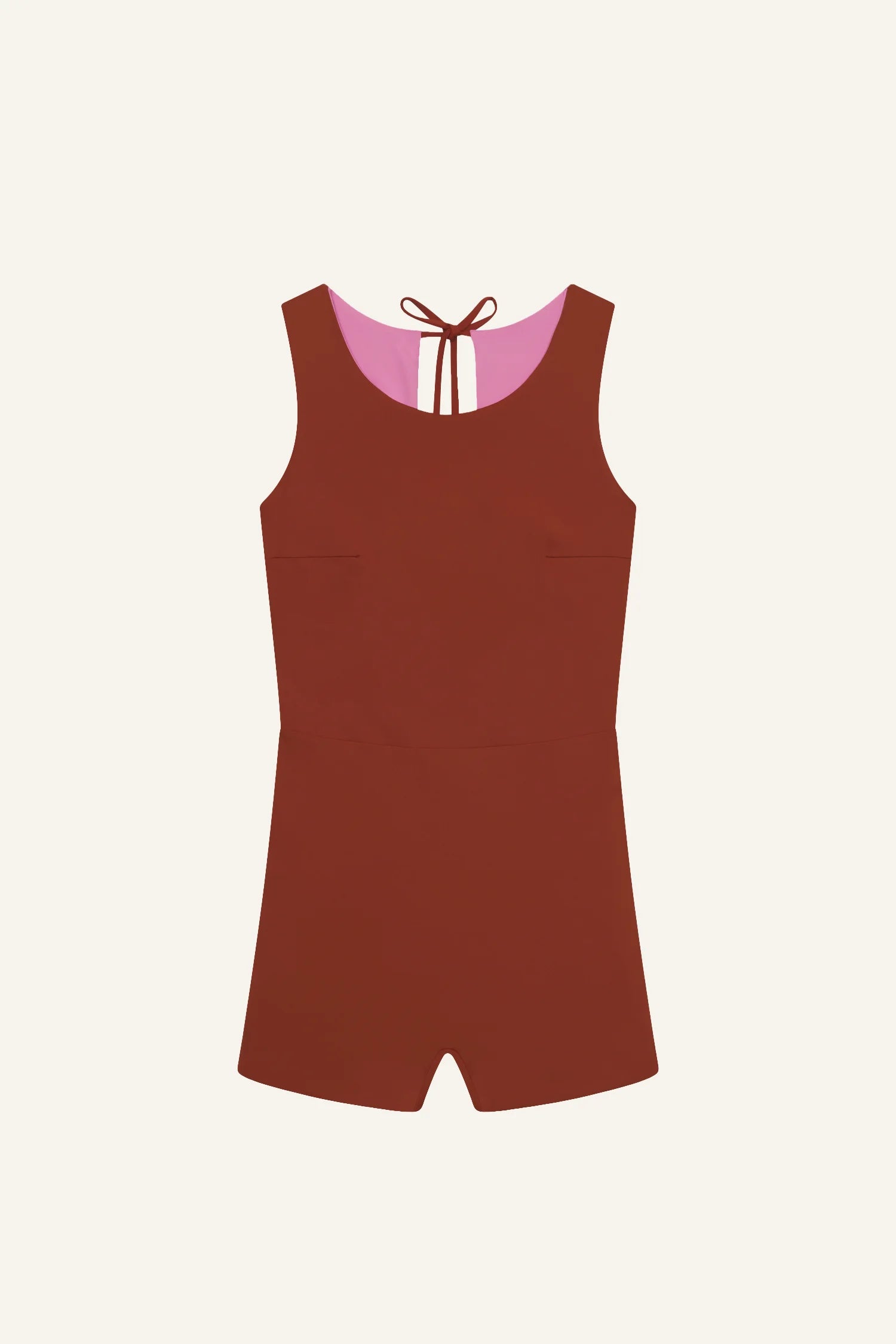 Roter MYMARINI-Shorts-Overall mit breiten Trägern und Rundhalsausschnitt, Rückseite mit Schleife.#color_sienna-orchid