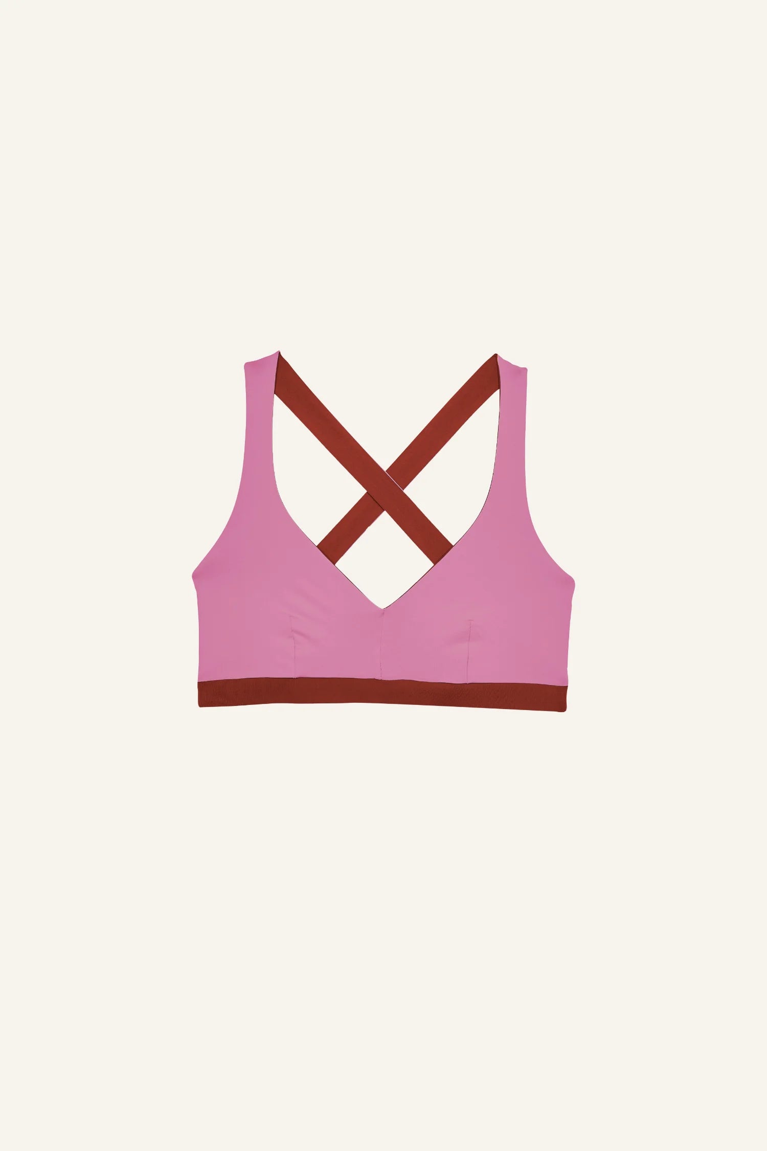 MYMARINI Bikinitop in Rosa mit V-Ausschnitt und überkreuzten Trägern auf der Rückseite, vor hellem Hintergrund.#color_sienna-orchid