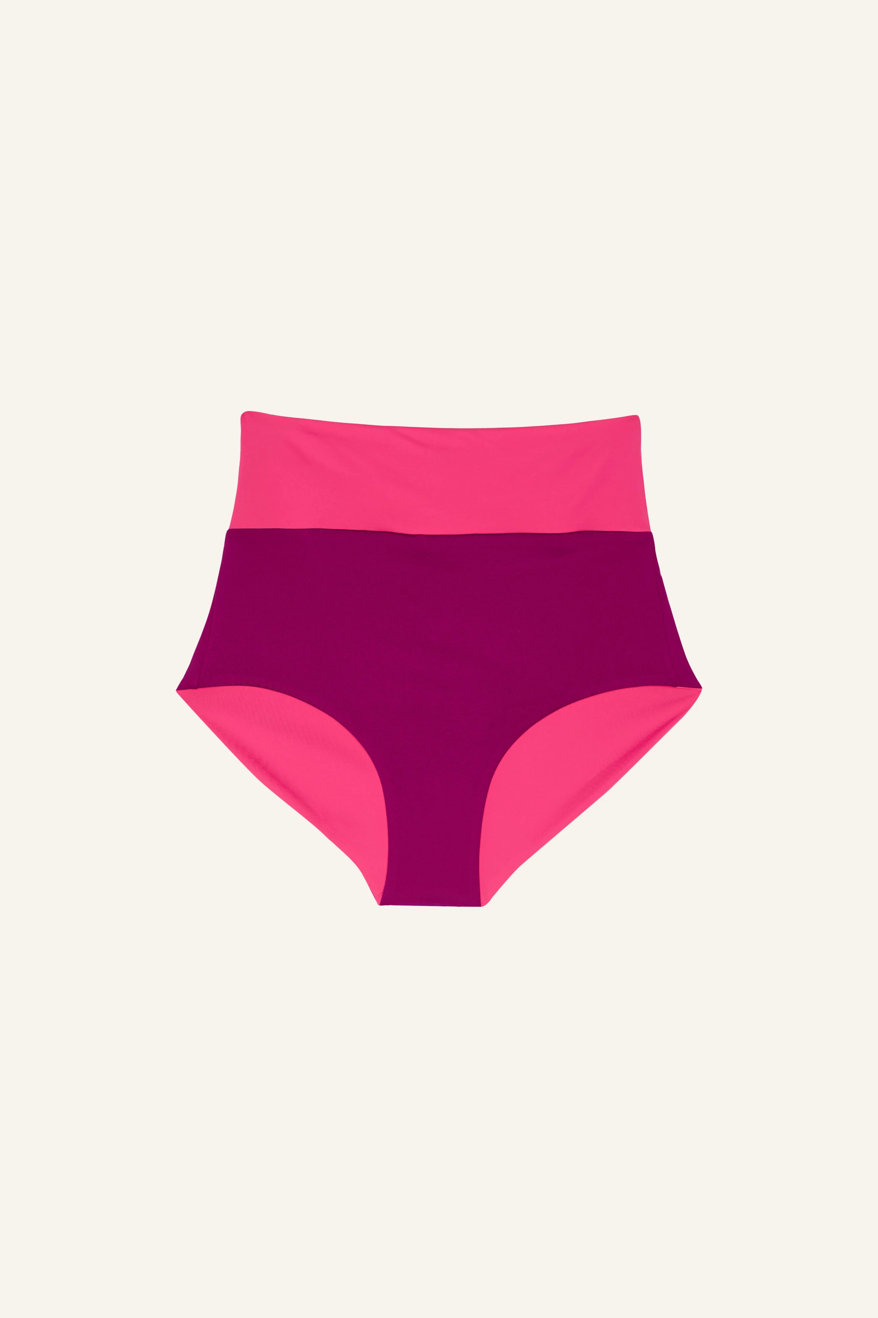 MYMARINI Bikinihose in Pink und Lila, High waist Schnitt, auf hellem Hintergrund.#color_pink-hortensia