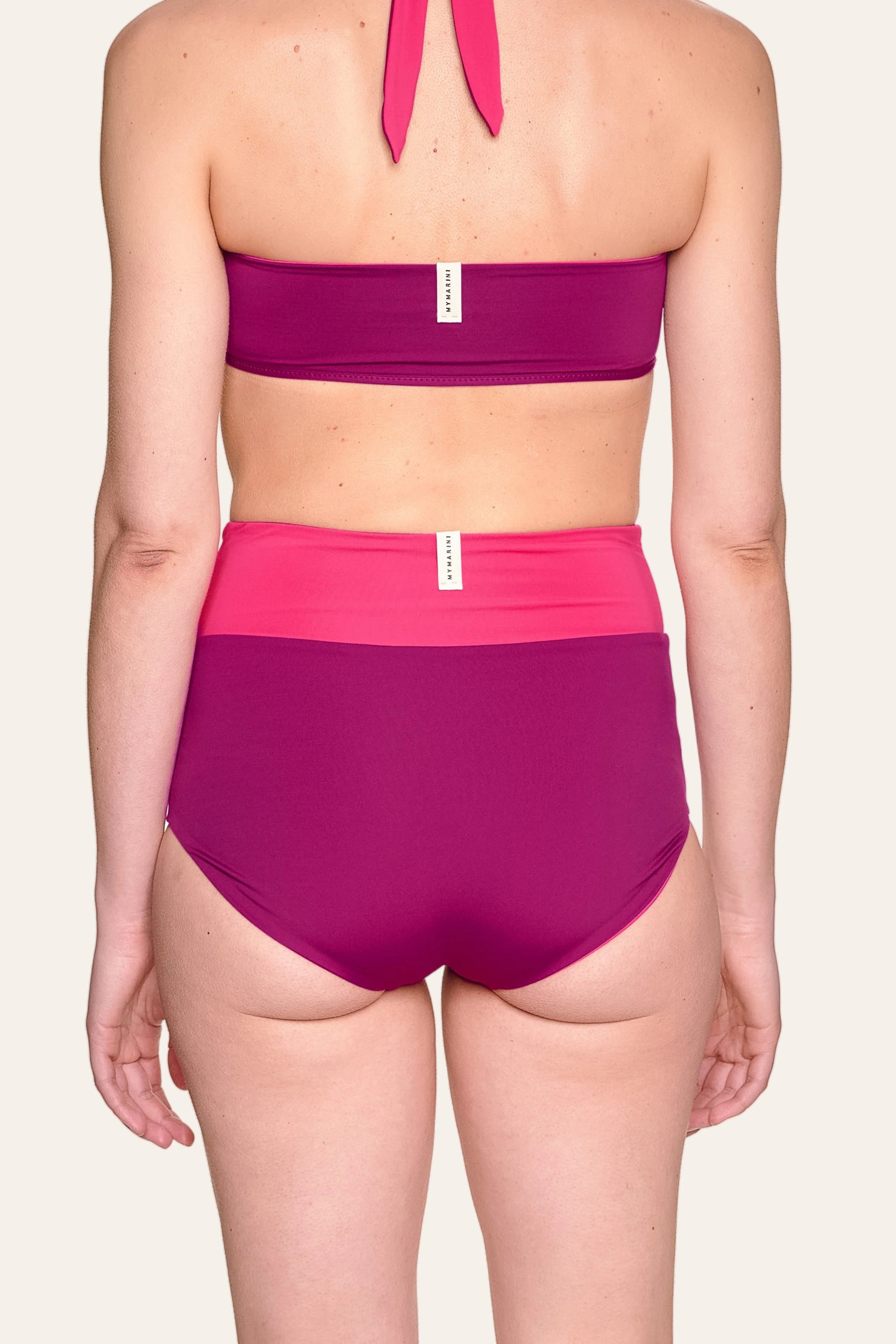 Rückansicht eines MYMARINI Bikinis mit Bandeau-Top und High-Waist-Hose in Pink- und Violetttönen.#color_pink-hortensia