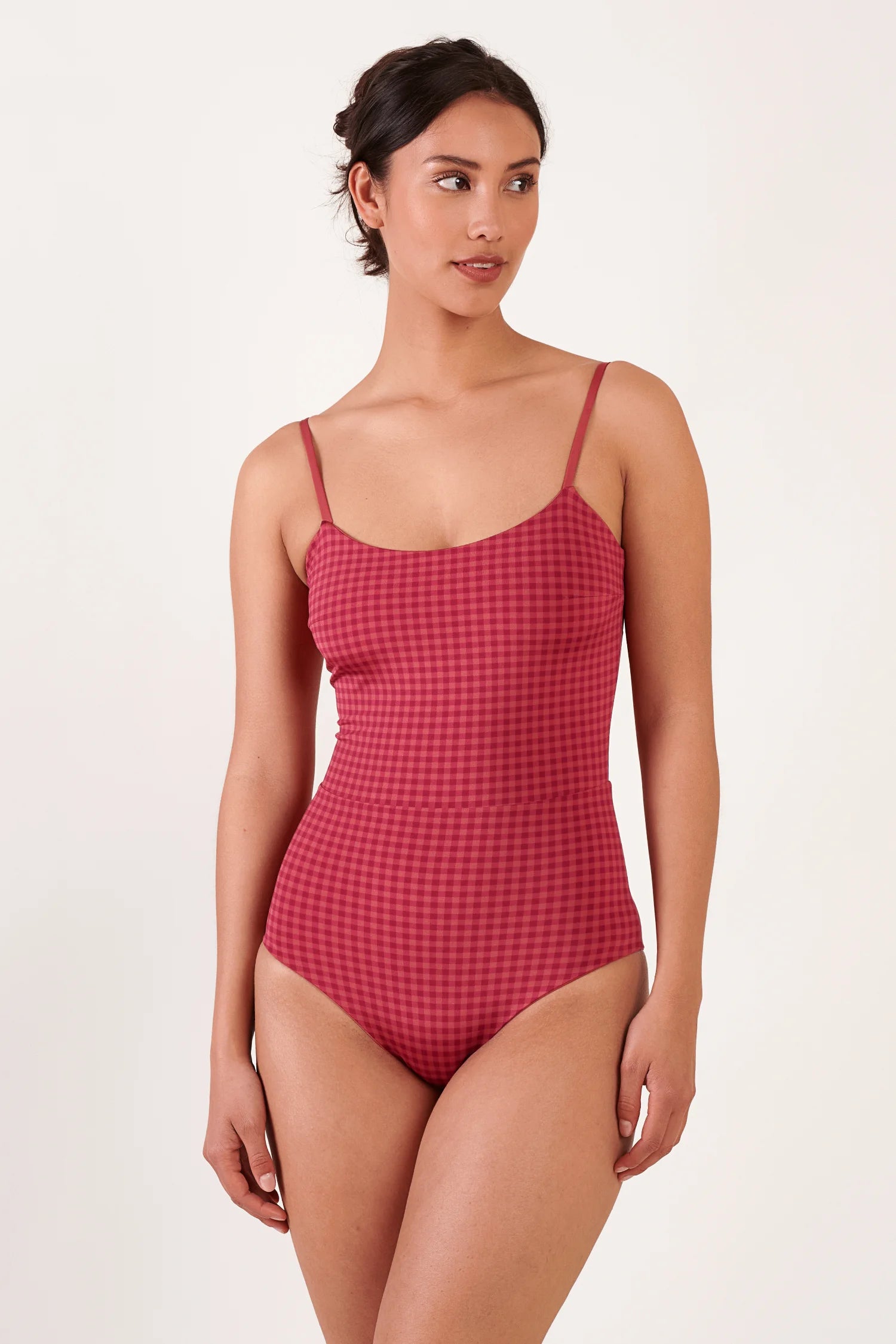 MYMARINI One-Piece, rotes Karo-Muster, Spaghettiträger, klassischer Schnitt.#color_rouge-vichy