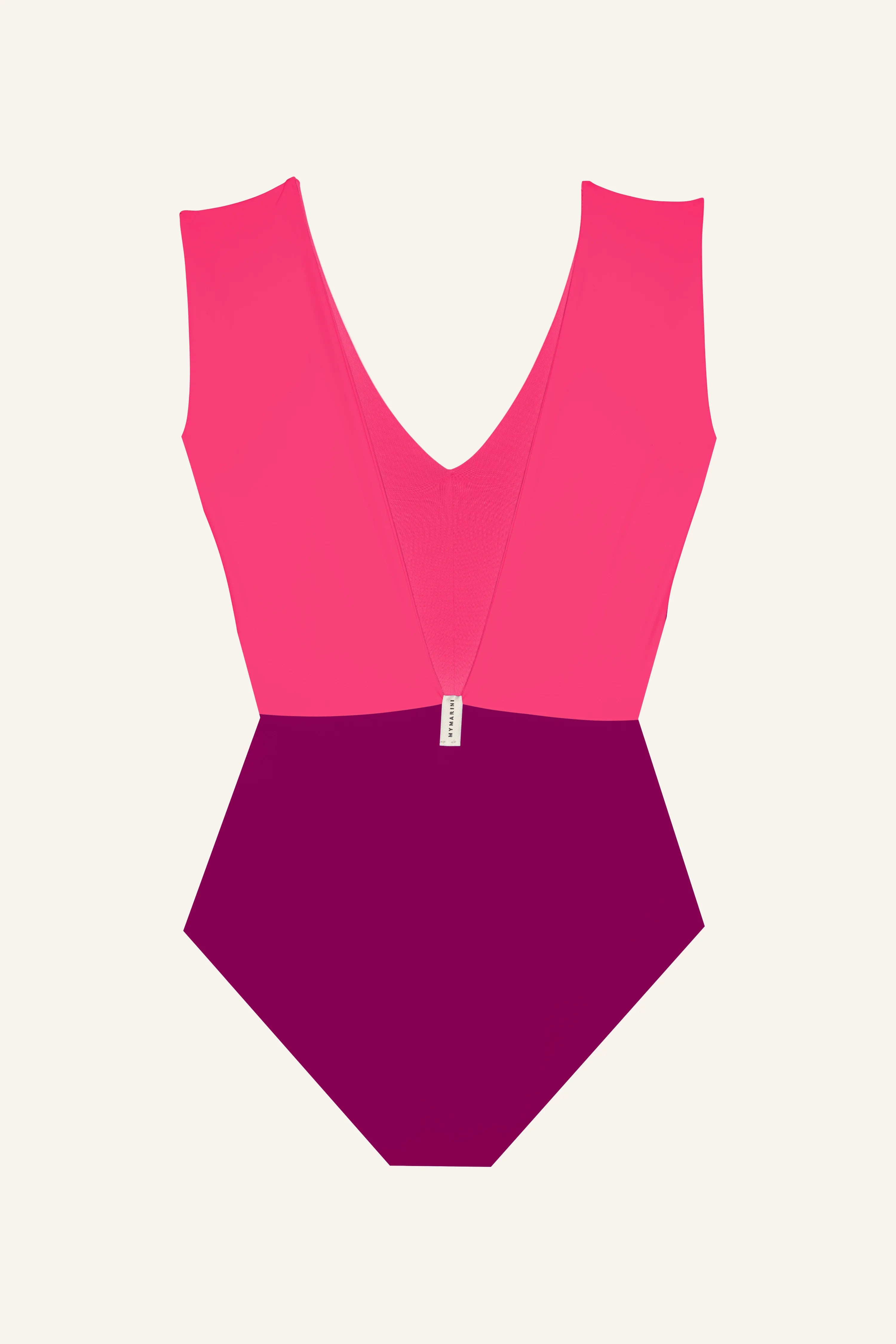 MYMARINI Badeanzug in Pink und Lila mit V-Ausschnitt und breiten Trägern auf hellem Hintergrund.#color_pink-hortensia