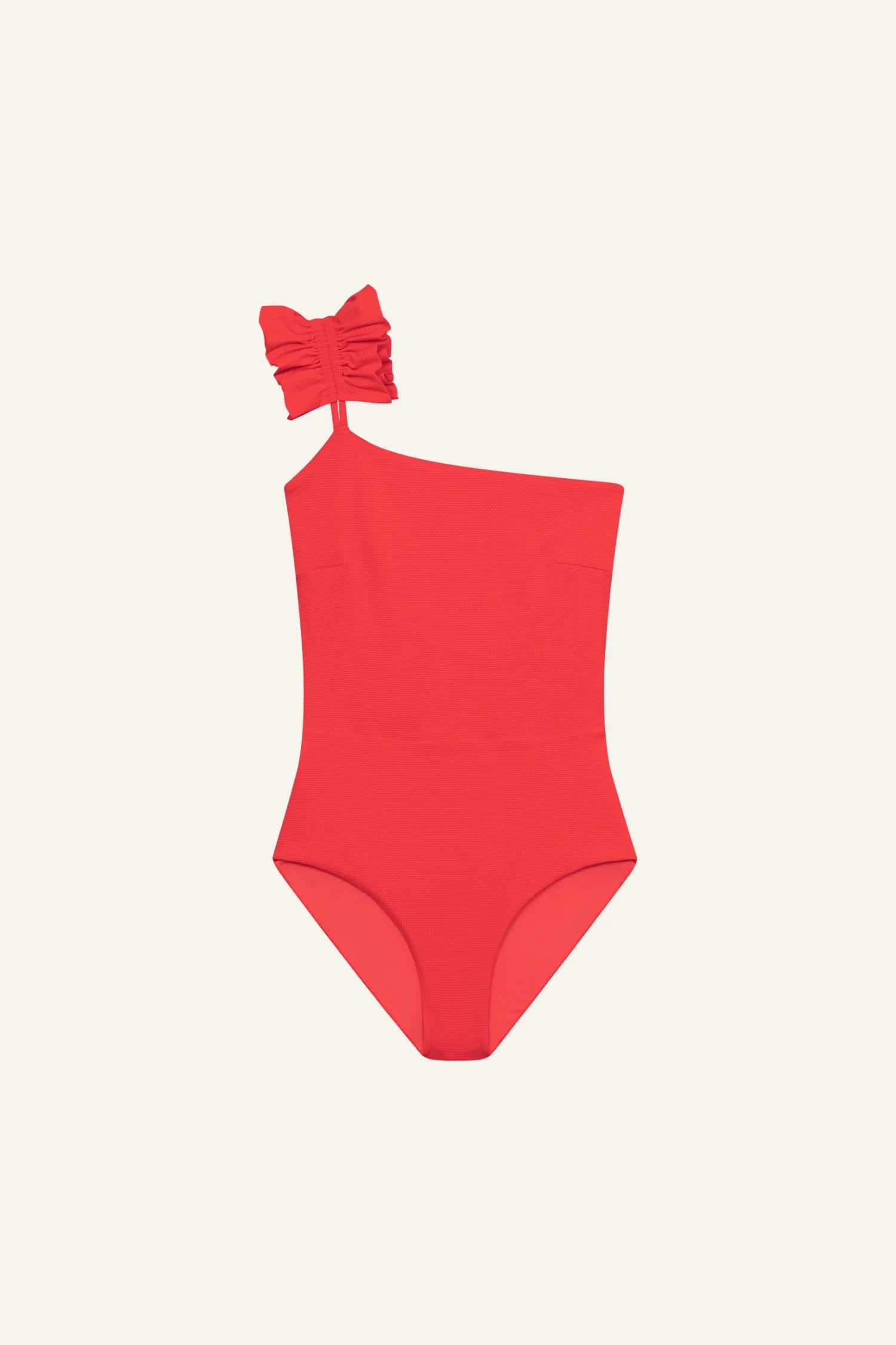 Ein roter Einteiler von MYMARINI mit einem schmalen Träger und Raffung an der Schulter. Hochgeschlossen und figurbetont.#color_rouge