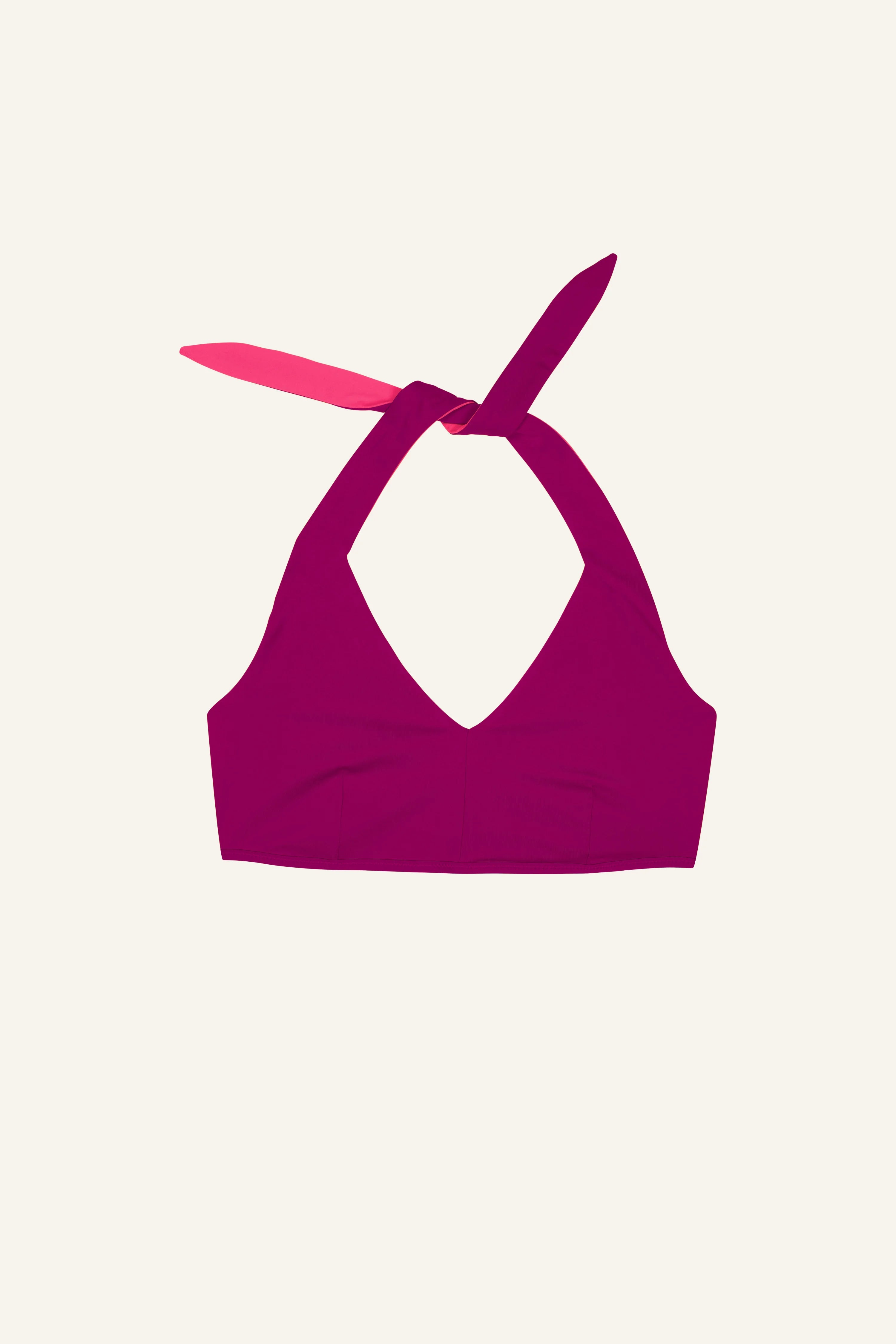 MYMARINI Bikinitop in kräftigem Pink mit Neckholder-Schnitt und breiten Trägern vor hellem Hintergrund.#color_pink-hortensia