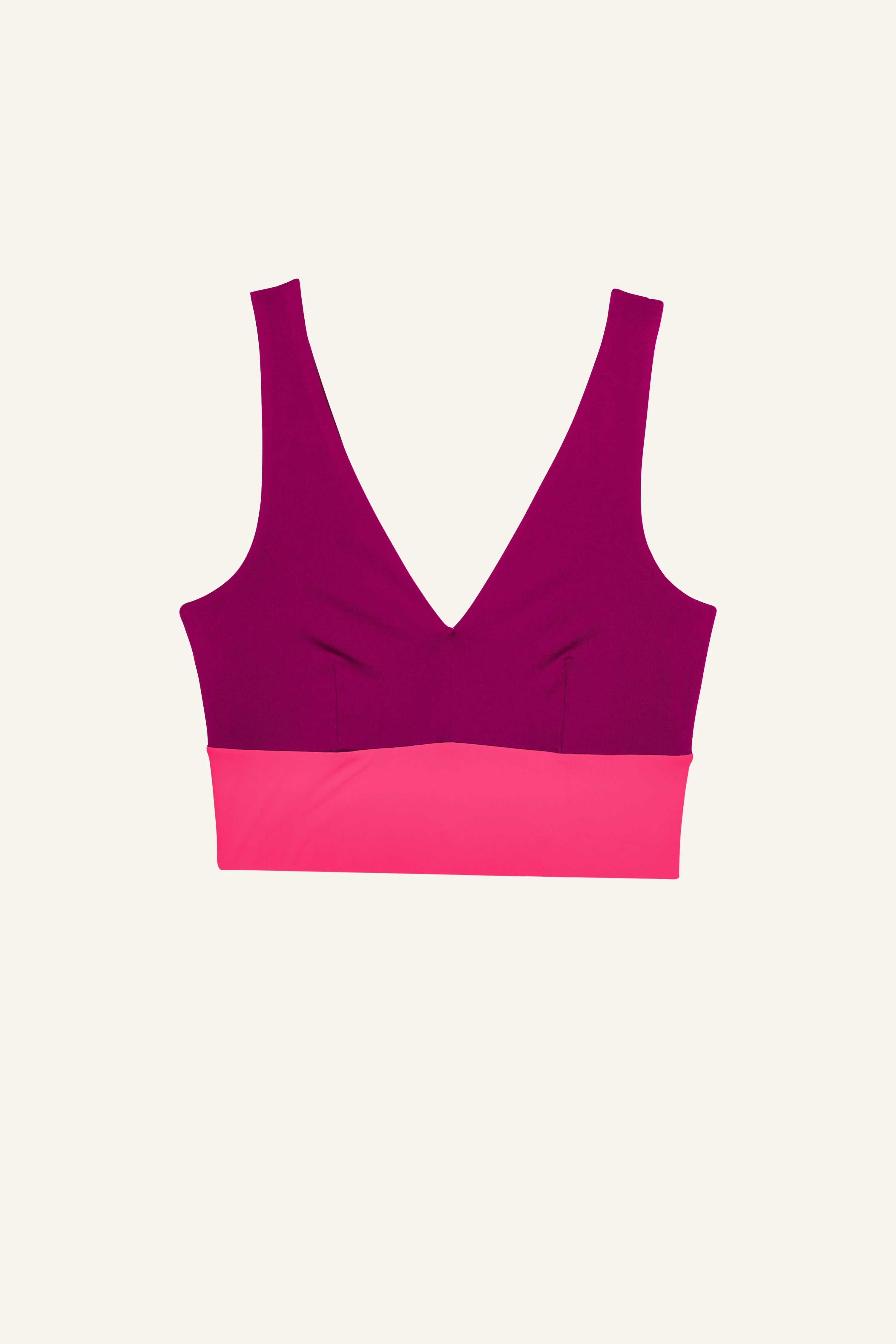 MYMARINI Bikinitop in Pink und Lila mit V-Ausschnitt und breiten Trägern auf hellem Hintergrund.#color_pink-hortensia