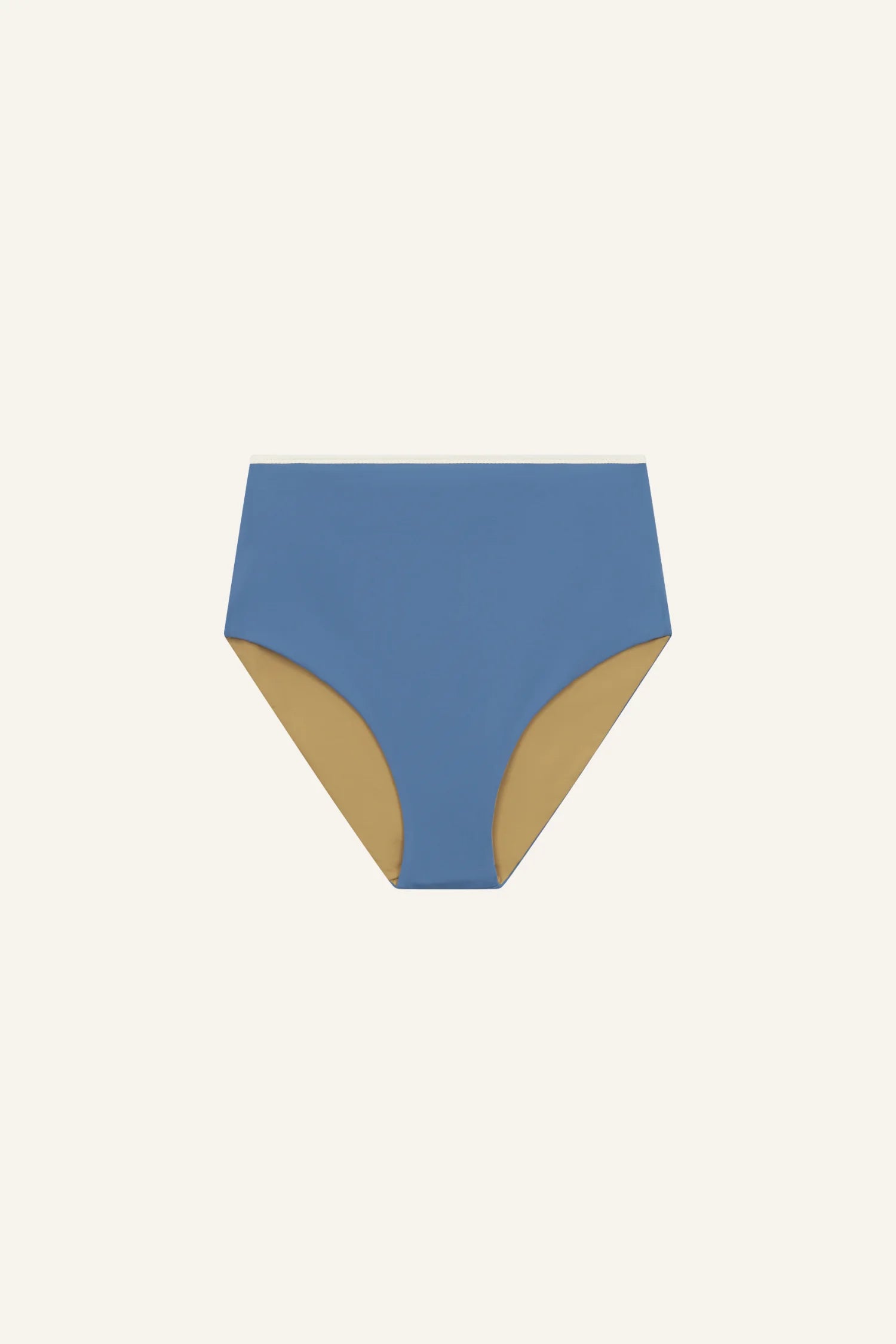 MYMARINI Bikinihose in Blau mit hohem Beinausschnitt, beige Innenseite, auf hellem Hintergrund.#color_coast-desert