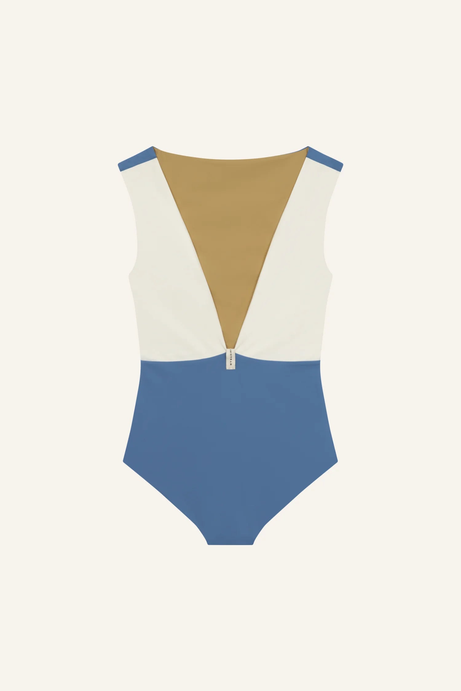 MYMARINI Badeanzug mit V-Ausschnitt und tiefem Rückenausschnitt in Blau, Weiß und Braun.#color_coast-desert