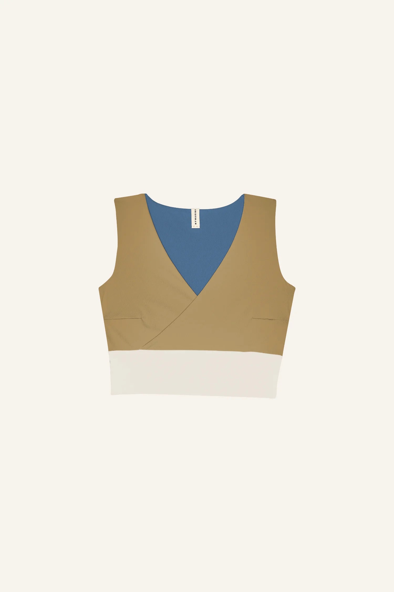MYMARINI Bikinitop mit V-Ausschnitt in Beige, Blau und Weiß, breiten Trägern und elegantem Design.#color_coast-desert