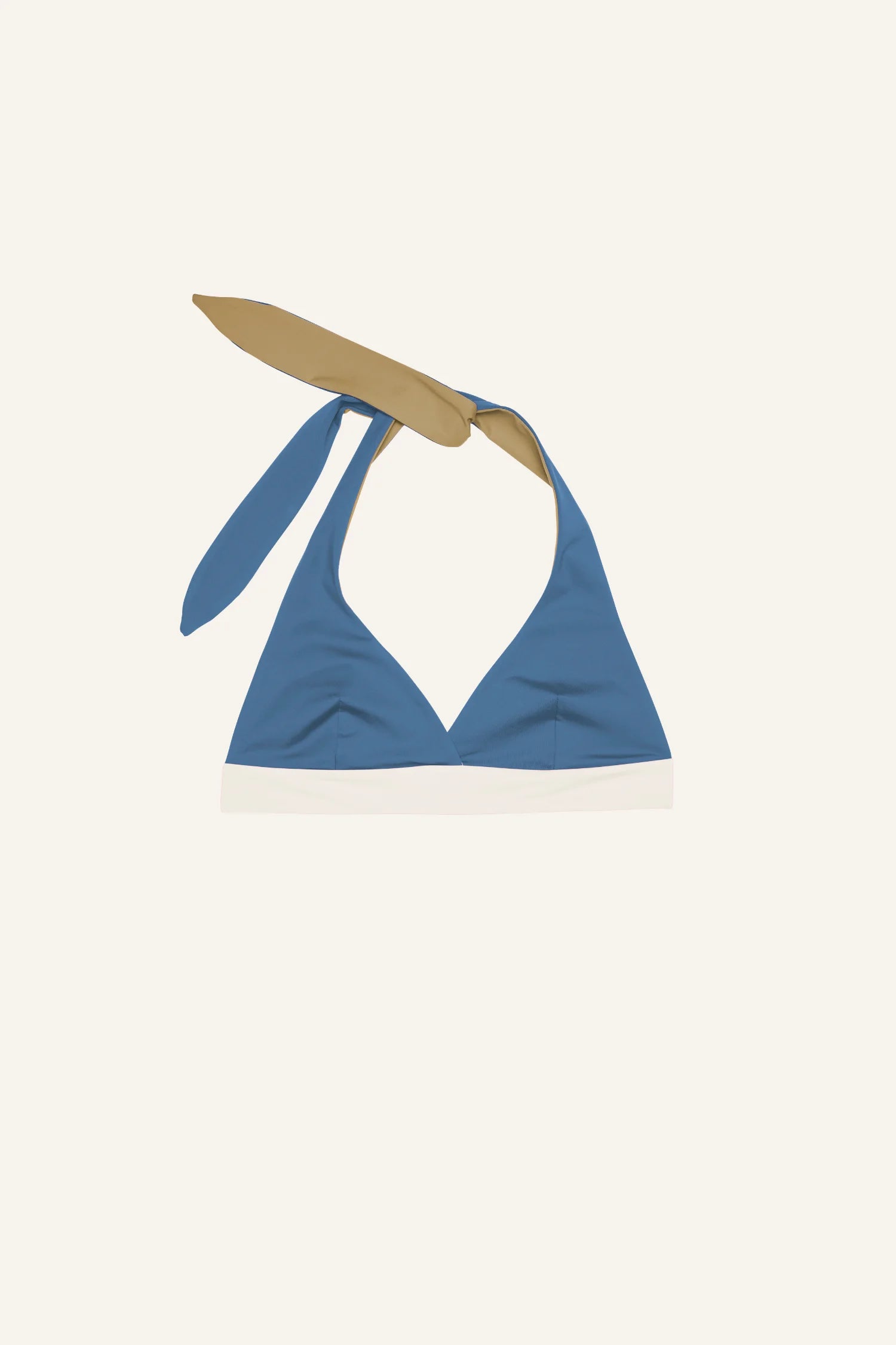 MYMARINI Bikinitop mit Neckholder in Blau und Beige auf hellem Hintergrund.#color_coast-desert