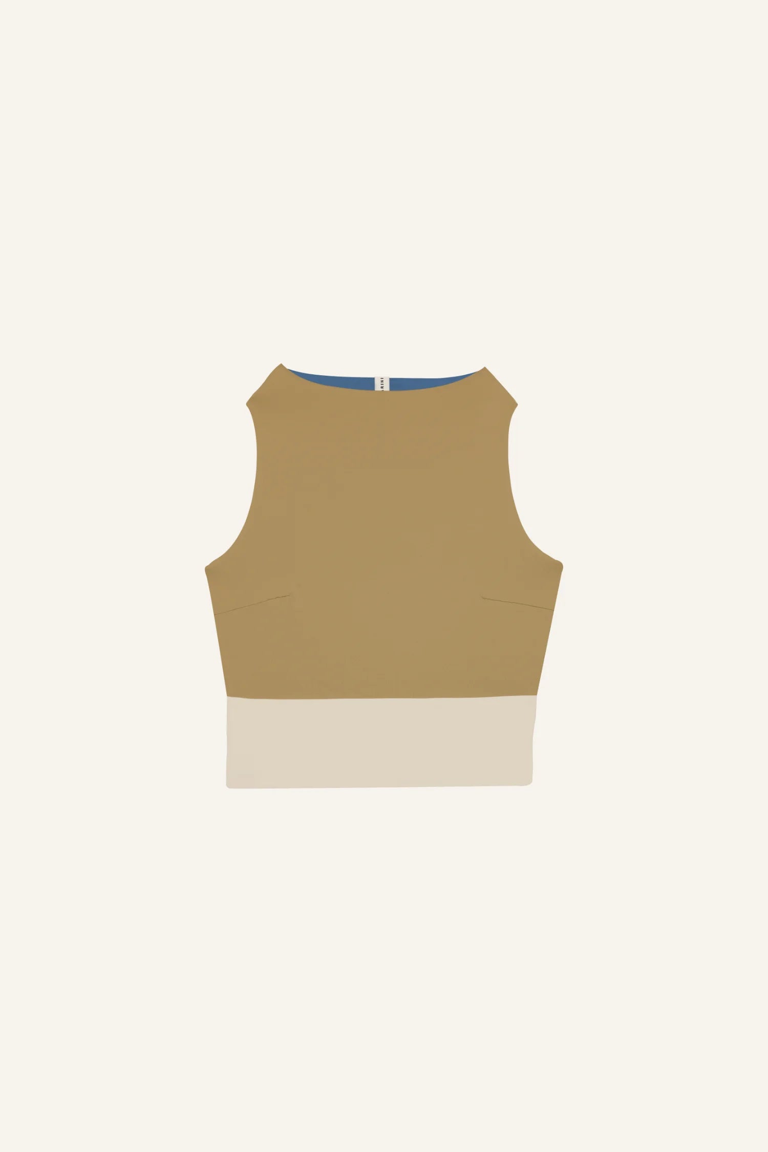 Ärmelloses Top von MYMARINI in Beige mit Rundhalsausschnitt und breiten Trägern, vor hellem Hintergrund.#color_coast-desert