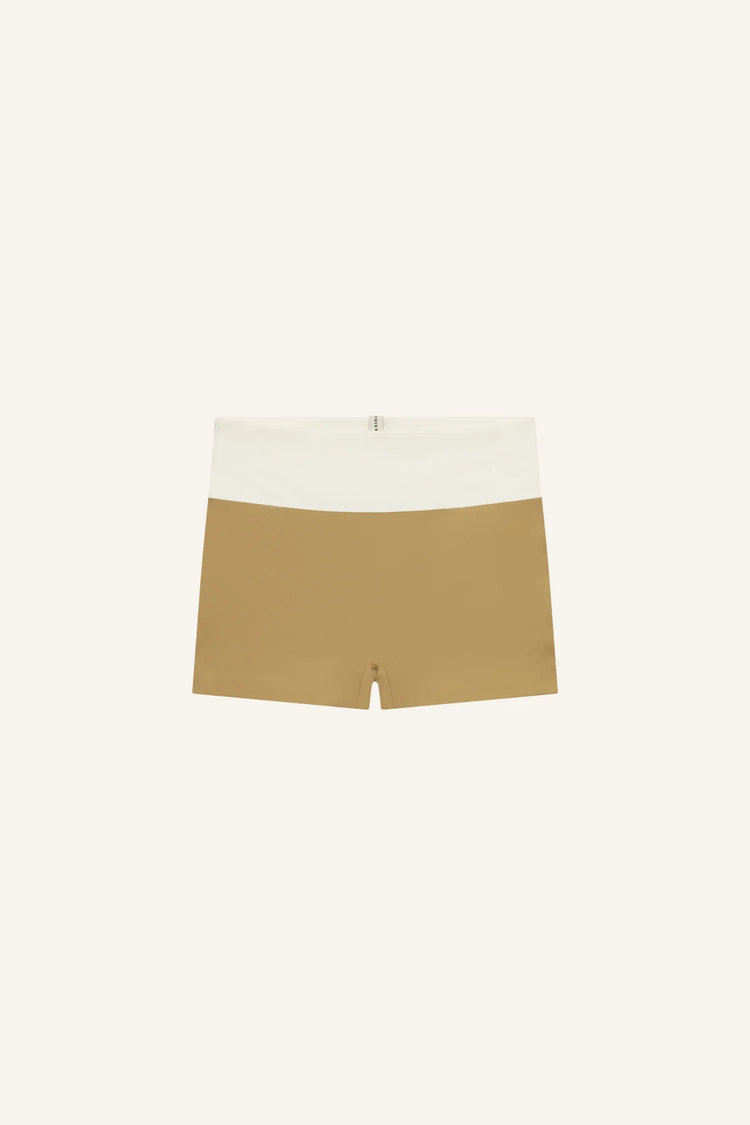 MYMARINI Bikinihose in Beige und Weiß, hoch geschnitten, mit schlichtem Design auf hellem Hintergrund.#color_coast-desert
