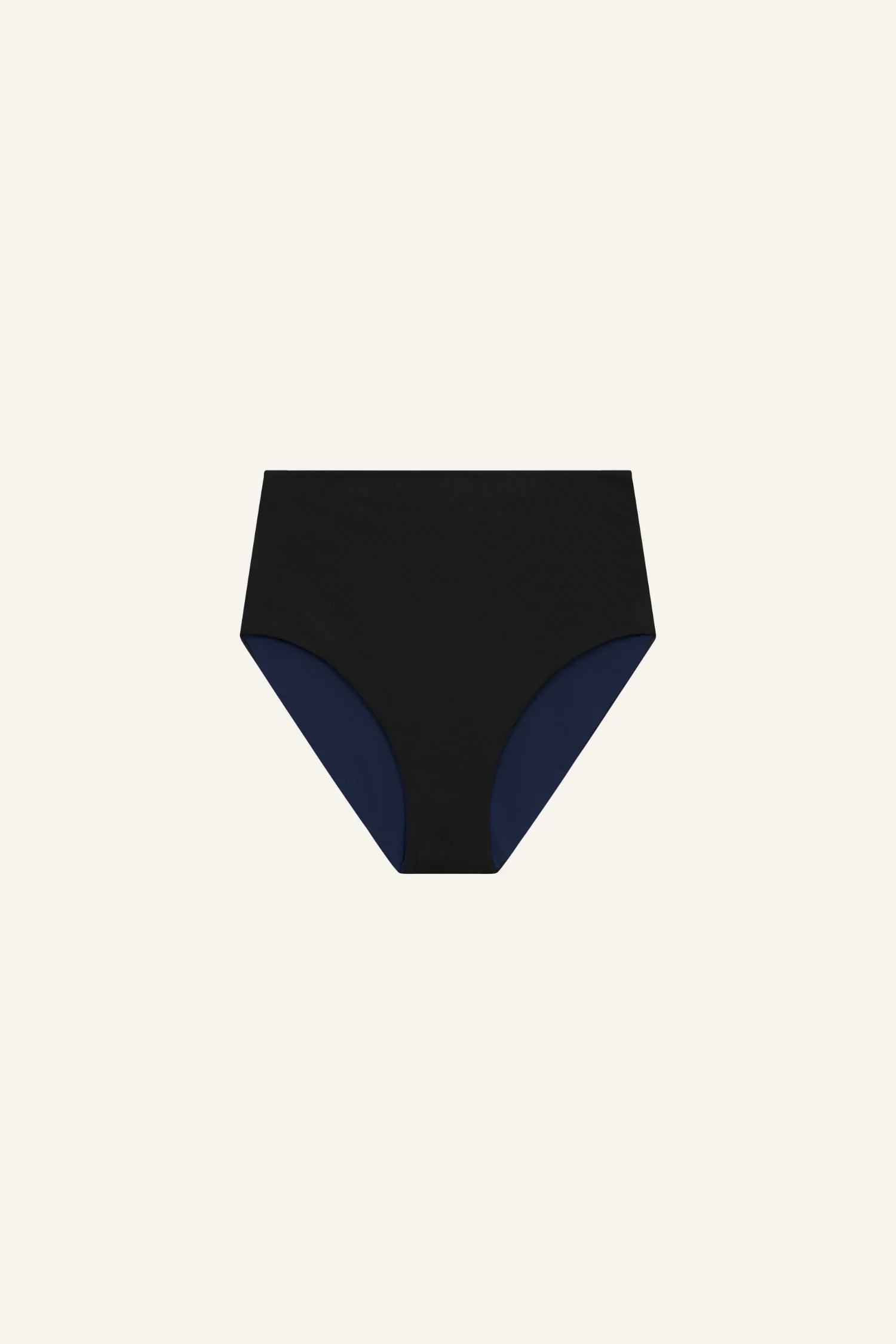 Schwarze MYMARINI Bikinihose mit hohem Beinausschnitt auf cremefarbenem Hintergrund.#color_black-navy
