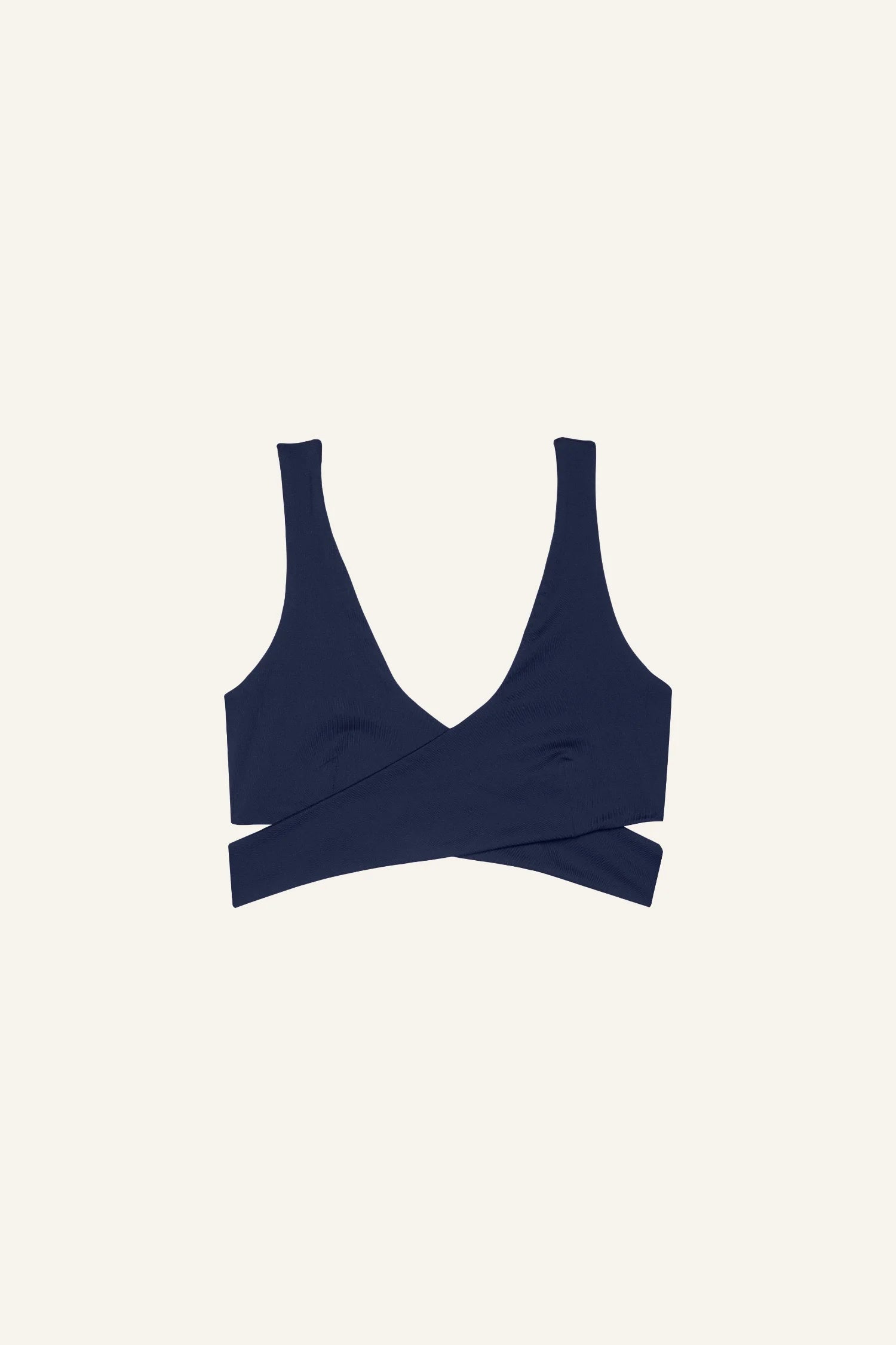 Dunkelblaues MYMARINI Bikinitop mit V-Ausschnitt und breiten Trägern auf hellem Hintergrund.#color_black-navy