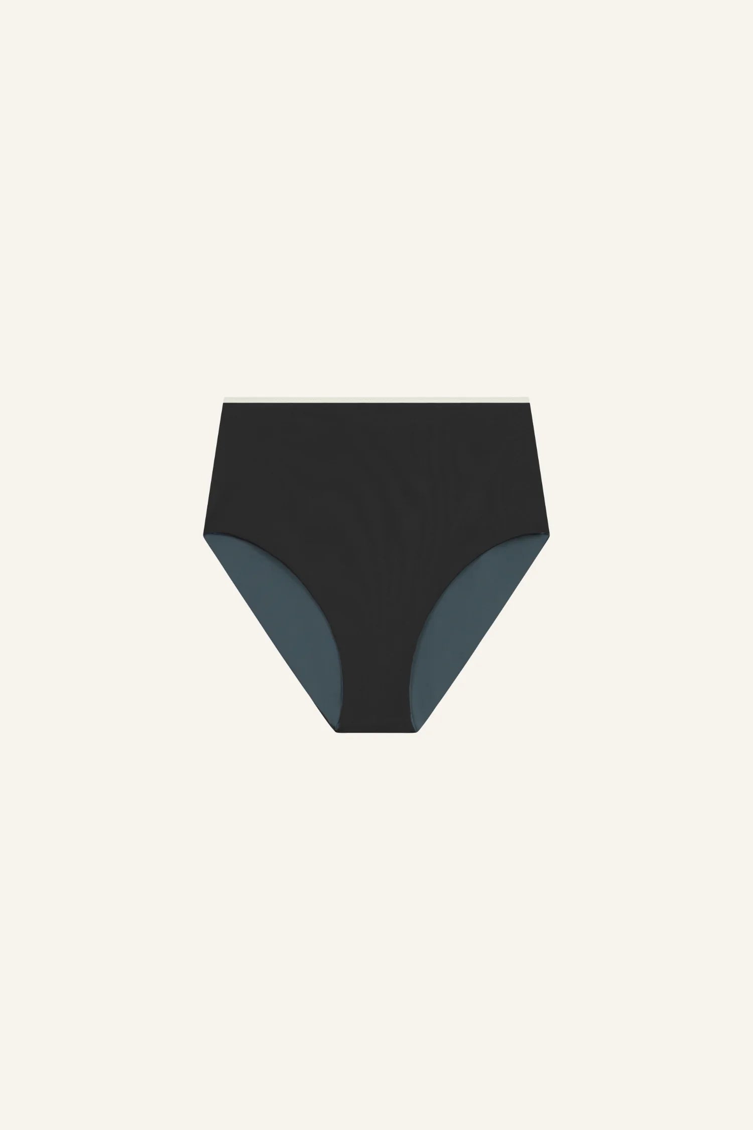 MYMARINI Bikinihose in Schwarz mit hohem Beinausschnitt auf hellem Hintergrund.#color_black-grey-white