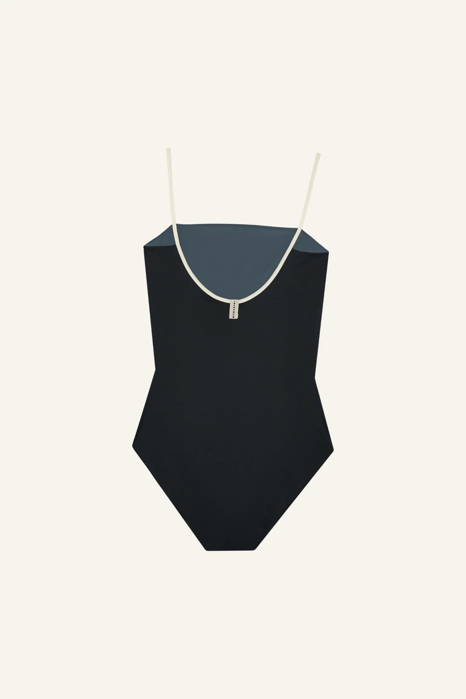 Schwarzer MYMARINI Badeanzug mit Spaghettiträgern und hohem Beinausschnitt vor hellem Hintergrund.#color_black-grey-white