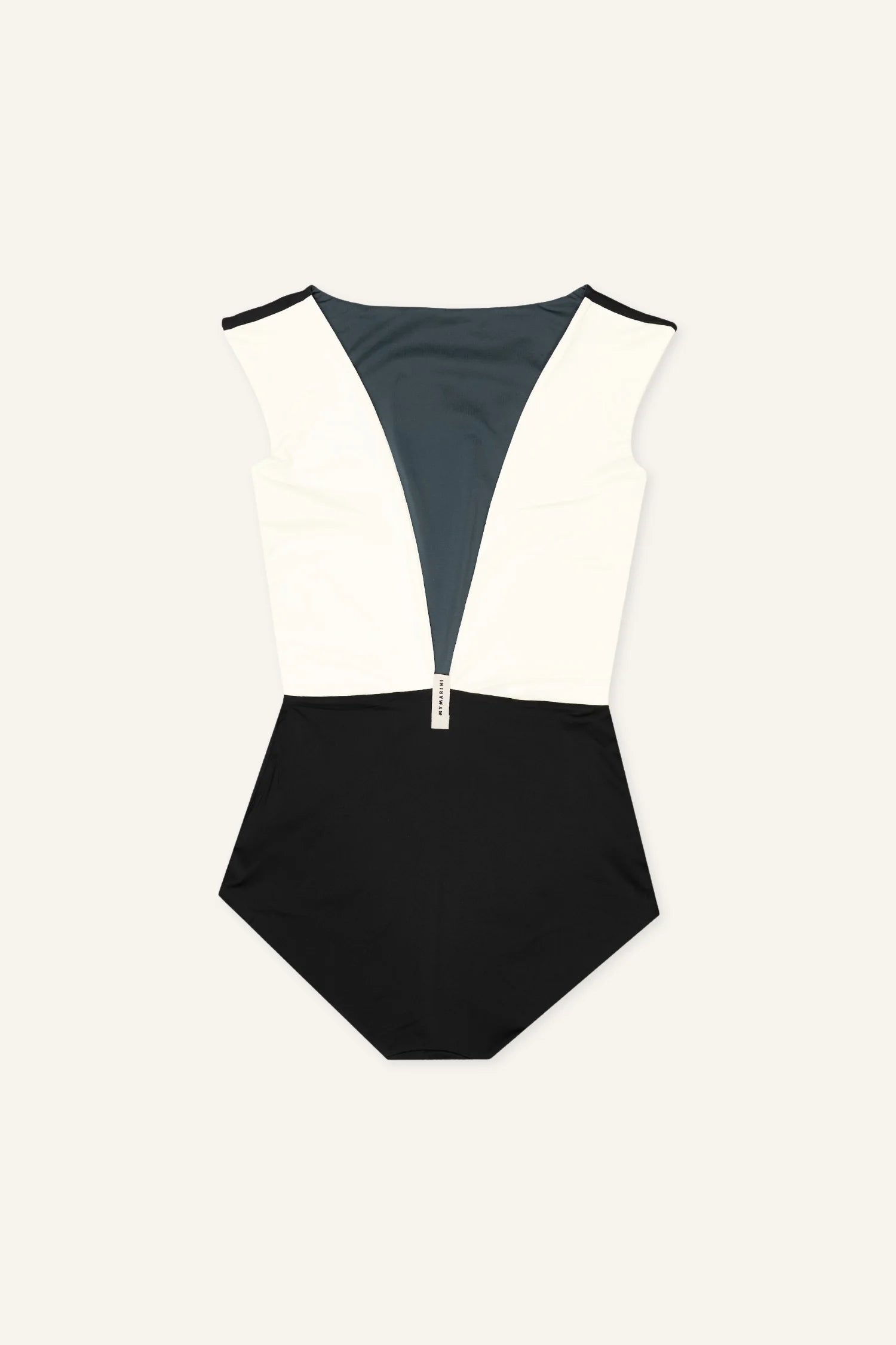 MYMARINI Badeanzug mit V-Ausschnitt und tiefem Rückenausschnitt in Schwarz und Weiß auf hellem Hintergrund.#color_black-grey-white