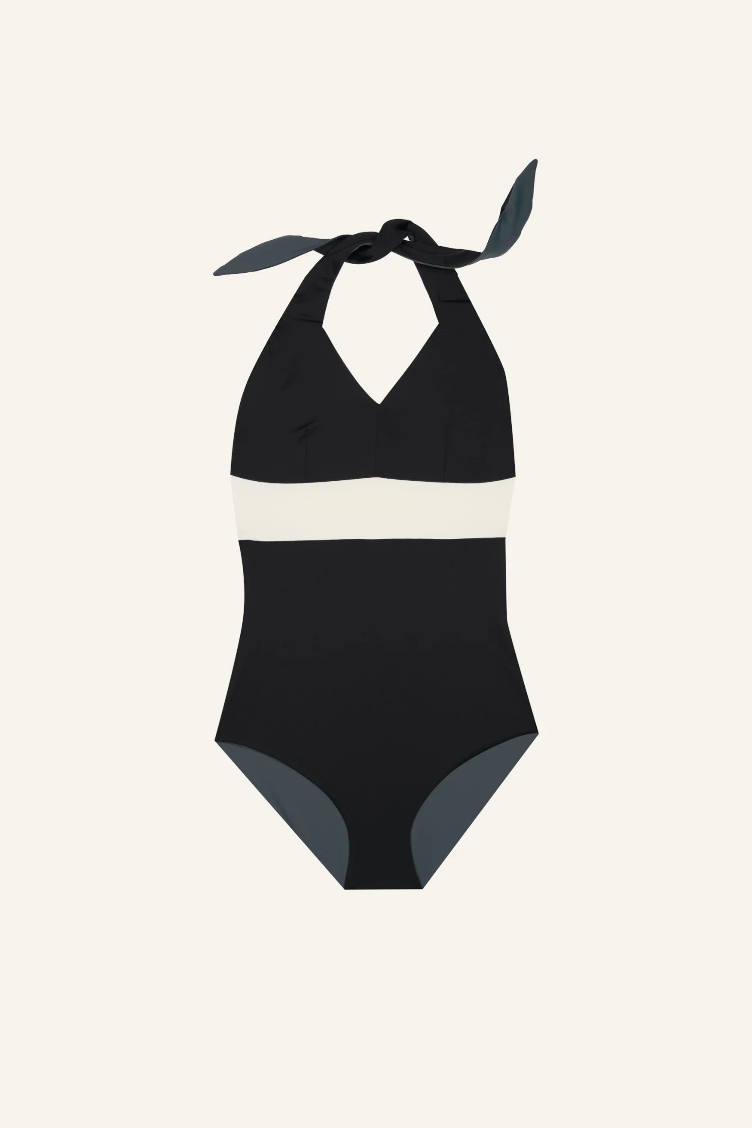Schwarzer MYMARINI Badeanzug mit Neckholder und hohem Beinausschnitt auf hellem Hintergrund.#color_black-grey-white