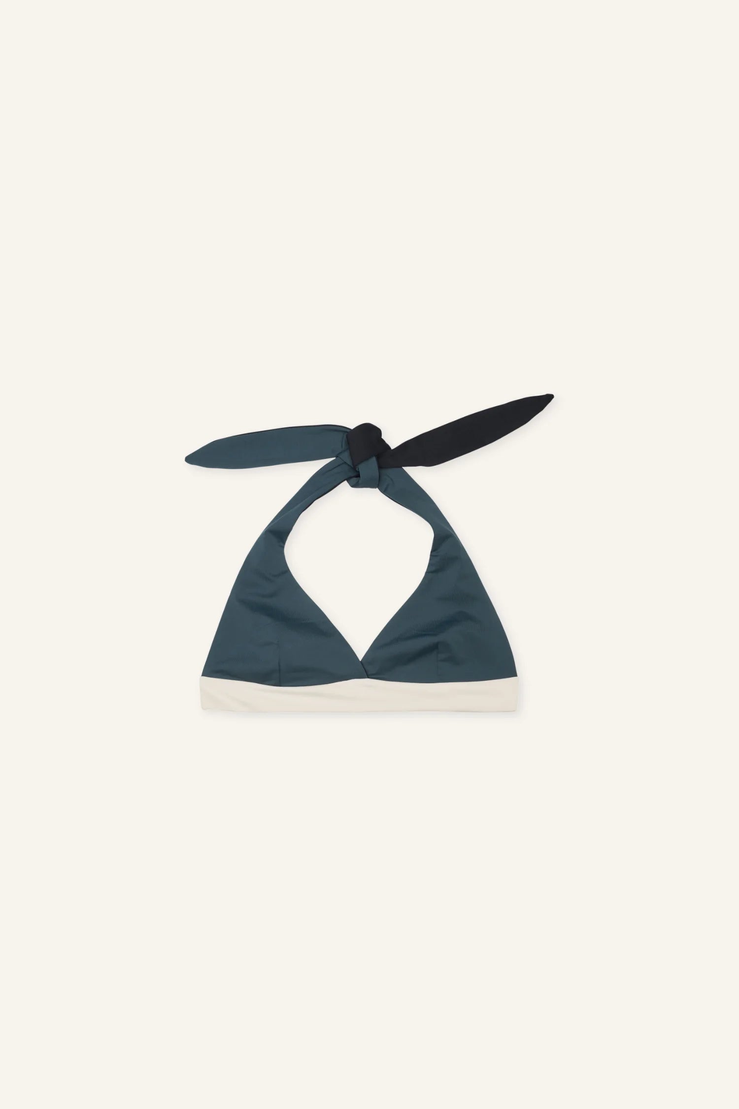 MYMARINI Bikinitop mit Neckholder in Dunkelblau und Weiß auf hellem Hintergrund.#color_black-grey-white